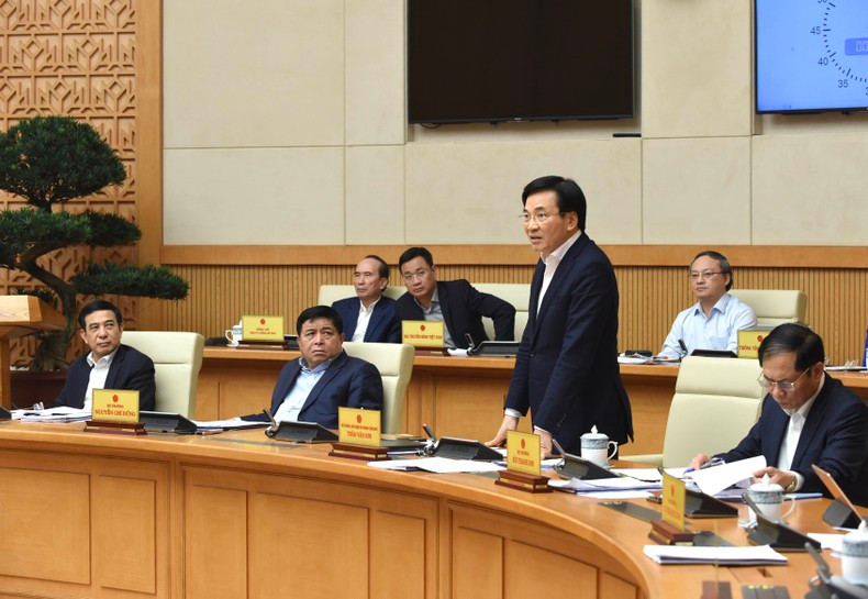 El ministro y jefe de la Oficina Gubernamental, Tran Van Son, en la cita.