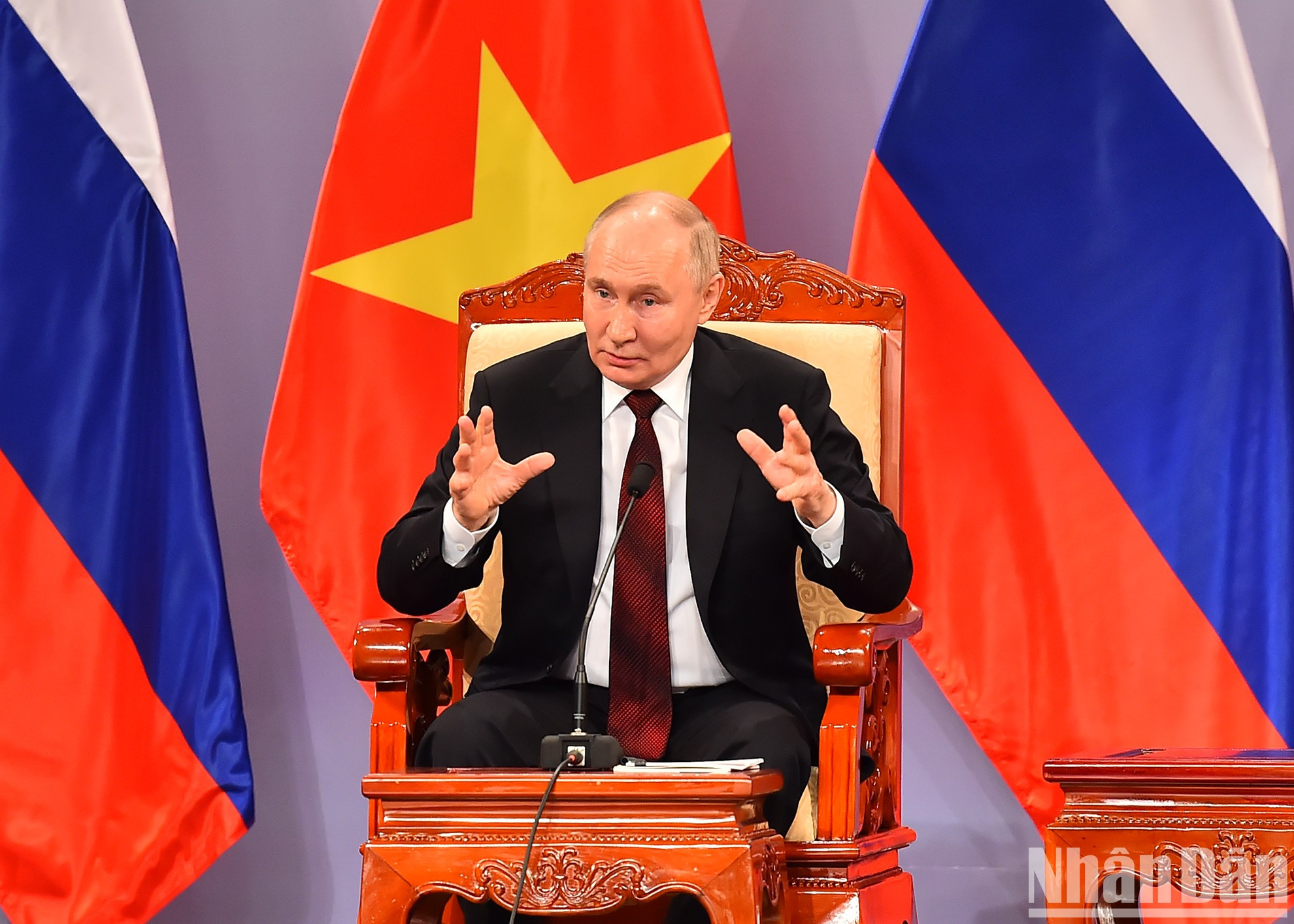 Putin responde a las preguntas. Putin responde a las preguntas.