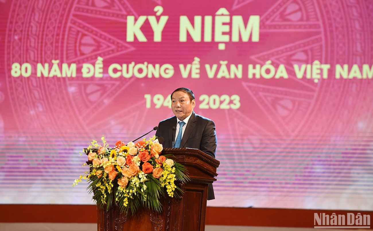 El ministro de Cultura, Deporte y Turismo, Nguyen Van Hung, pronuncia el discurso de apertura.