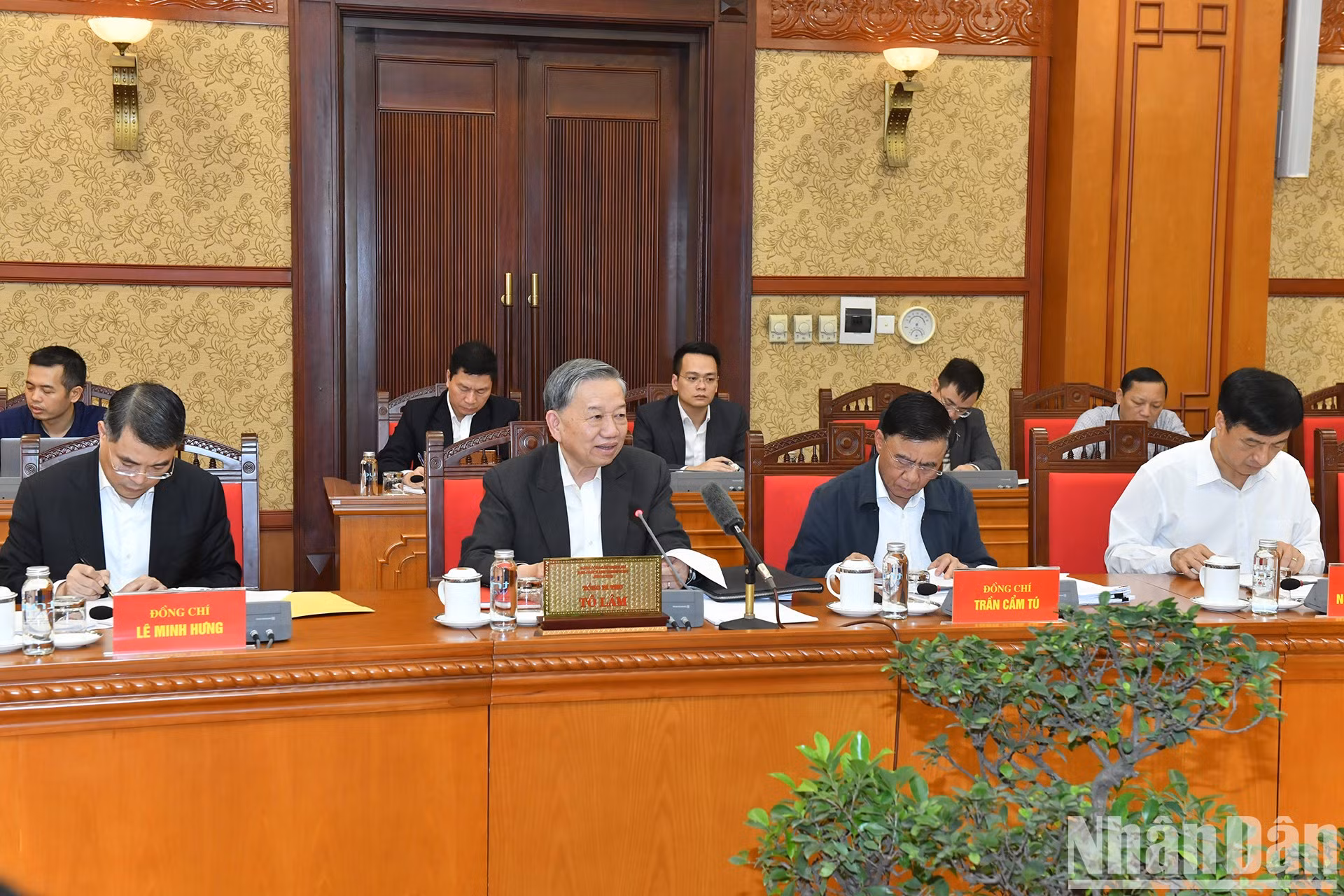 To Lam habla en el evento.