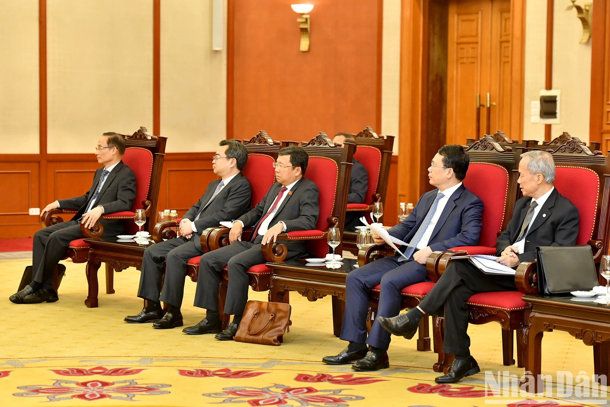 Asistentes vietnamitas en la cita. Asistentes vietnamitas en la cita.