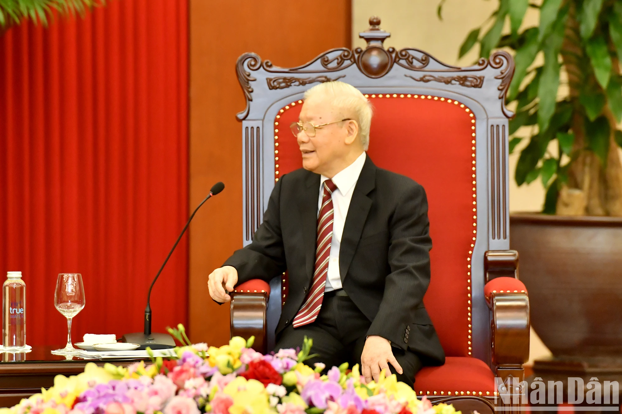 Phu Trong habla en la reunión. Phu Trong habla en la reunión.