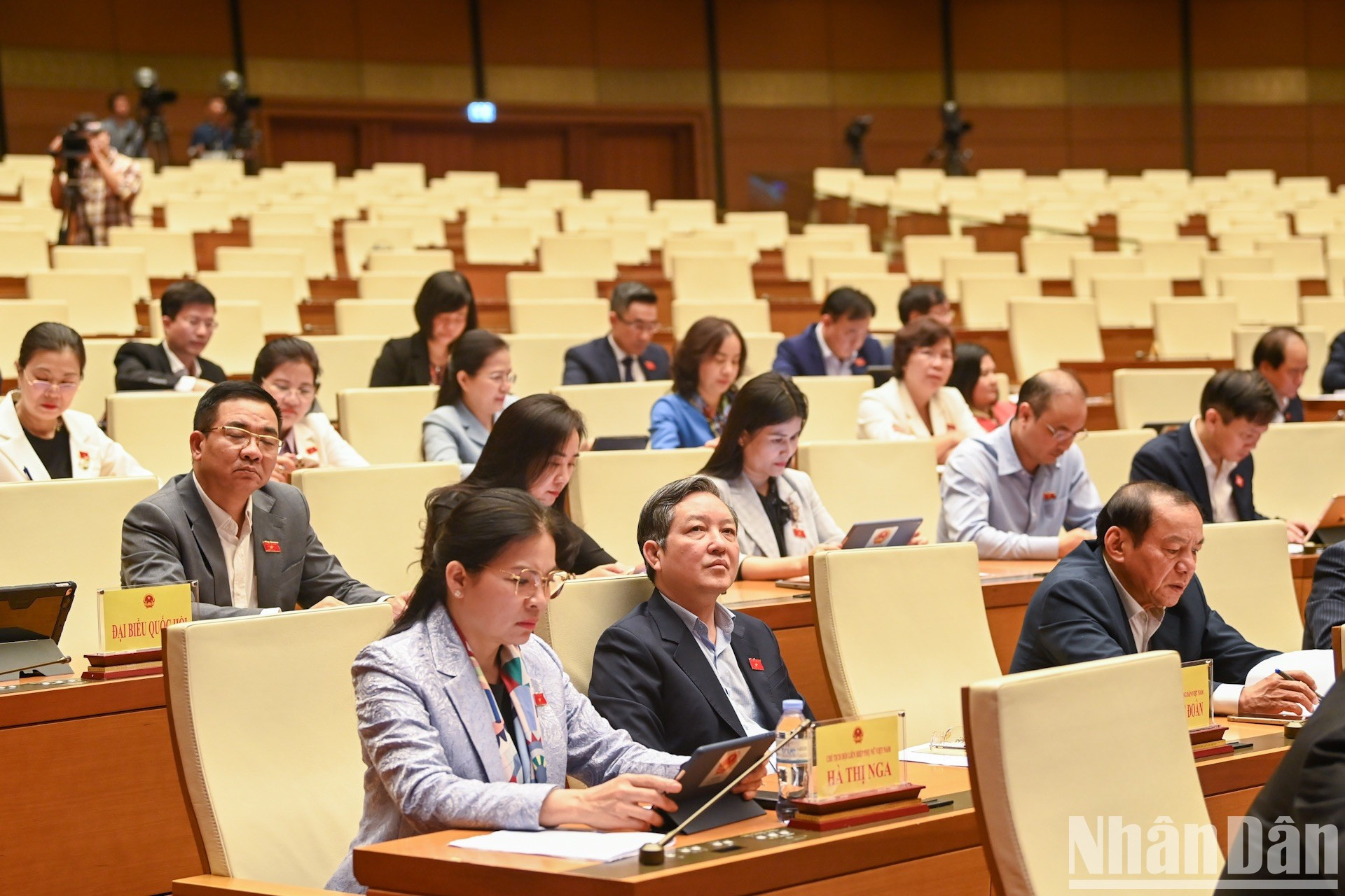 Asistentes a la reunión. Asistentes a la reunión.
