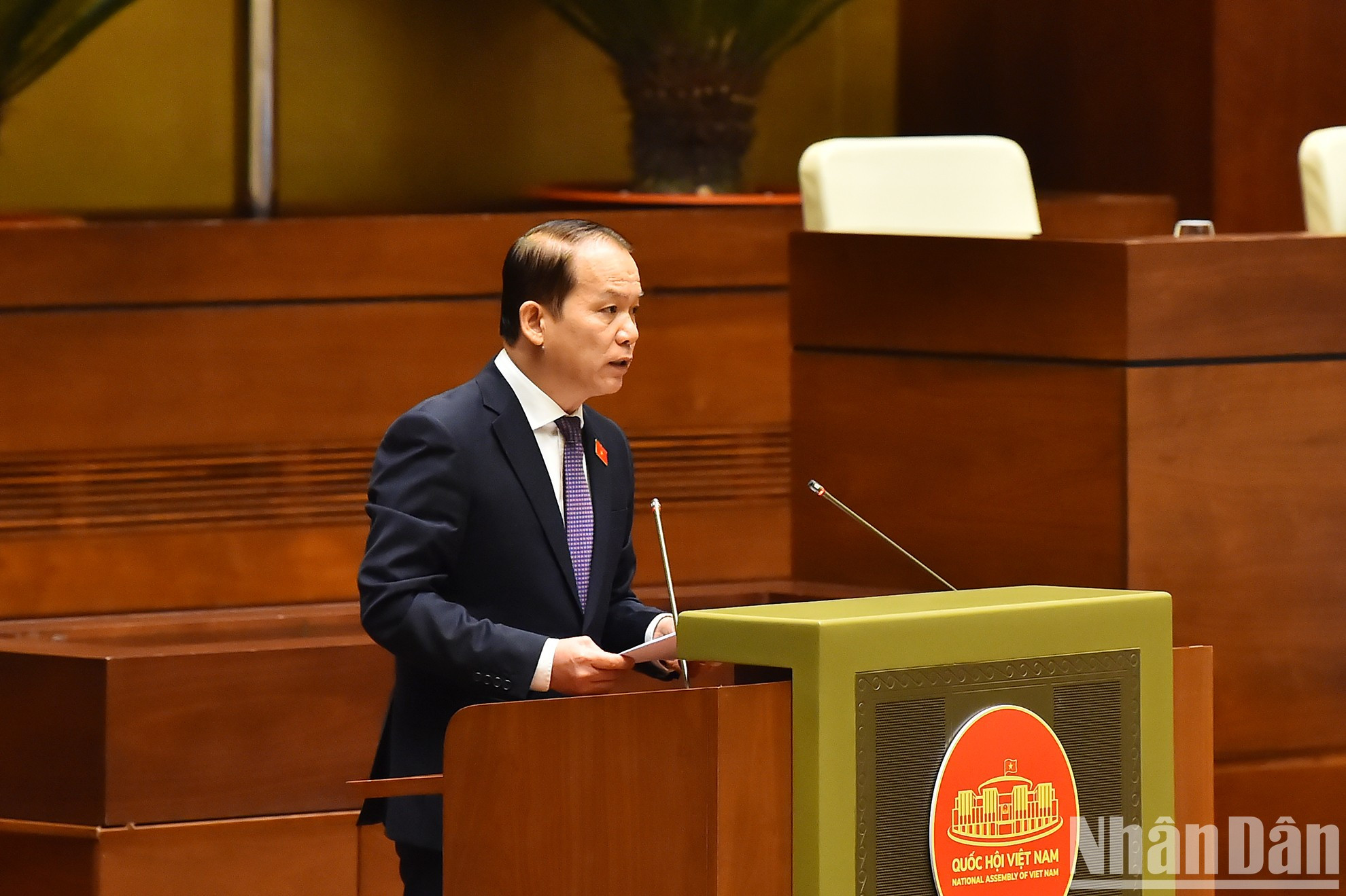 Hoang Thanh Tung, miembro del Comité Permanente y titular del Comité de Asuntos Jurídicos de la Asamblea Nacional habla en la cita.
