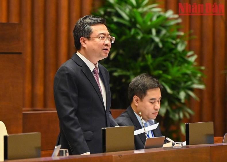 Thanh Nghi aclara las dudas de diputados. Thanh Nghi aclara las dudas de diputados.