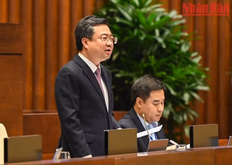 Thanh Nghi aclara las dudas de diputados. Thanh Nghi aclara las dudas de diputados.