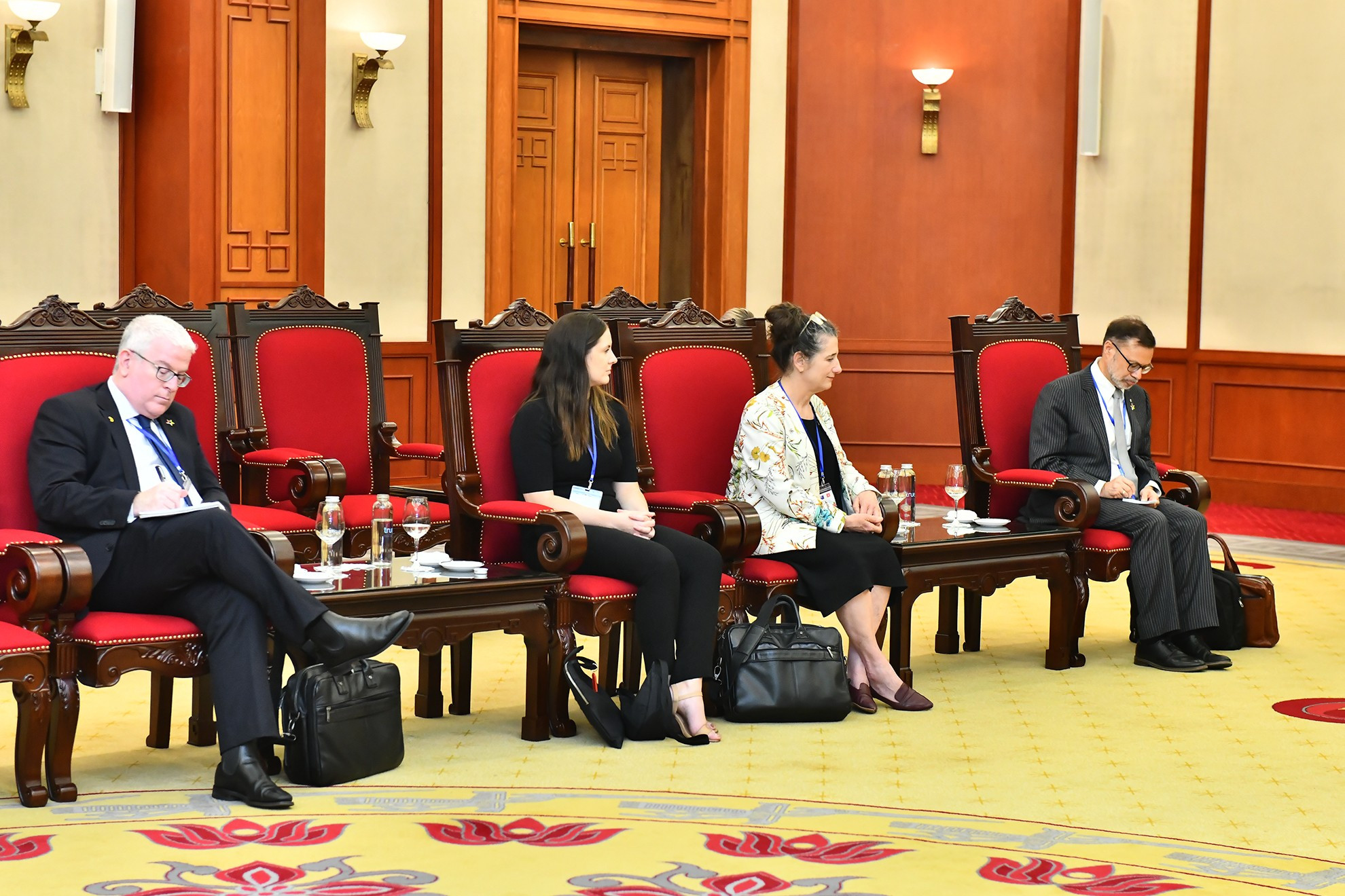 Delegación australiana en la reunión. Delegación australiana en la reunión.