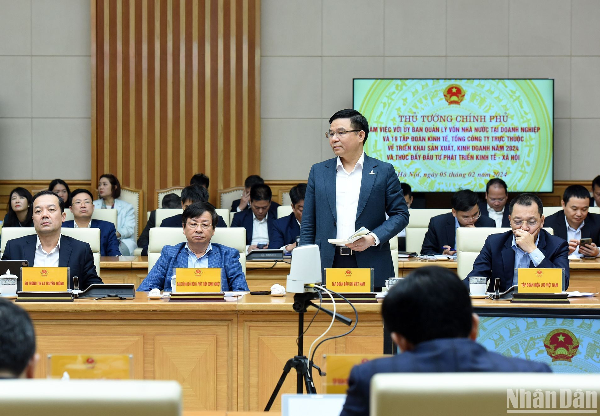 Le Manh Hung, presidente de la junta directiva del Grupo Nacional de Petróleo y Gas de Vietnam. Le Manh Hung, presidente de la junta directiva del Grupo Nacional de Petróleo y Gas de Vietnam.