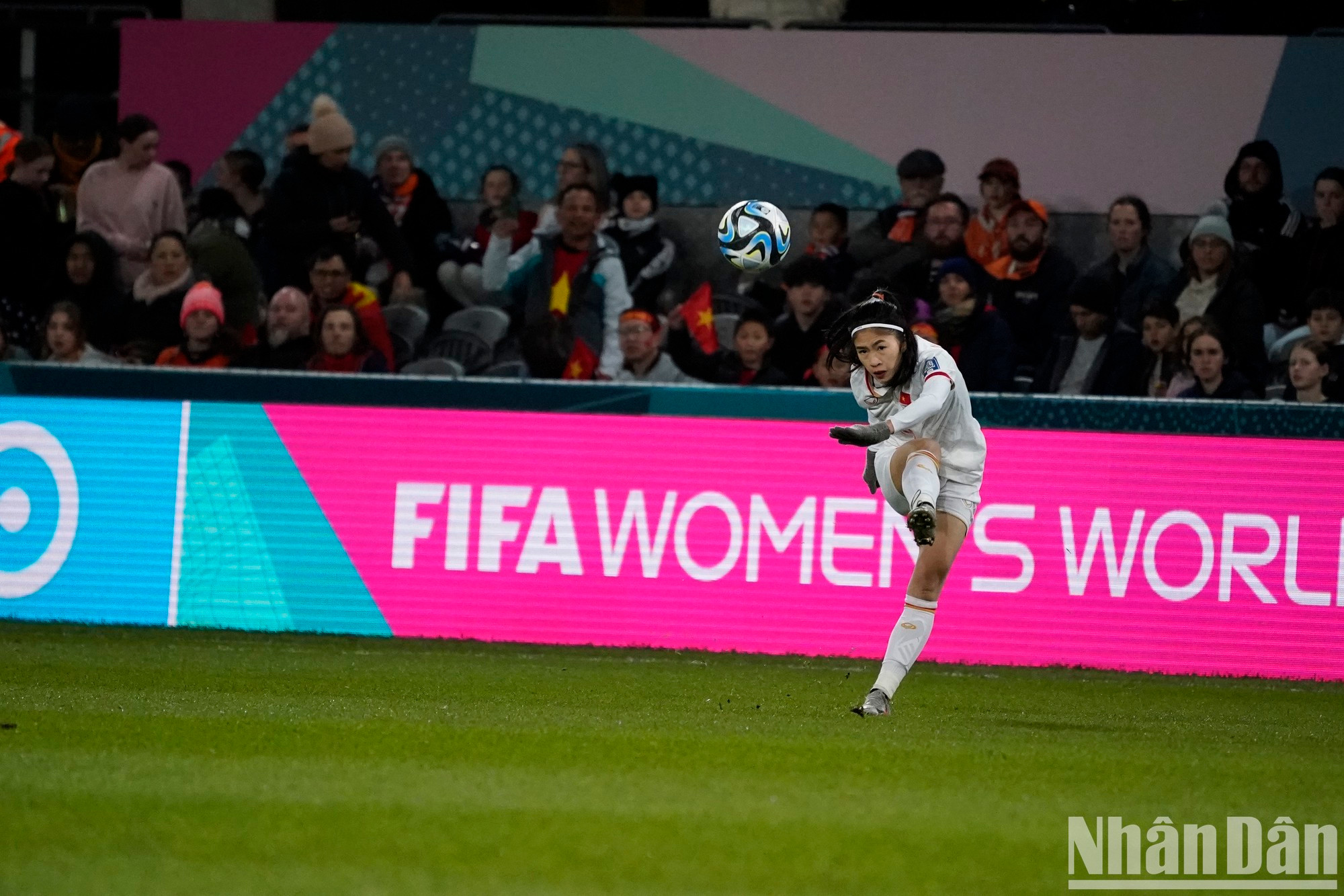 Thanh Nha lanzó pases largos para sus compañeras. Thanh Nha lanzó pases largos para sus compañeras.