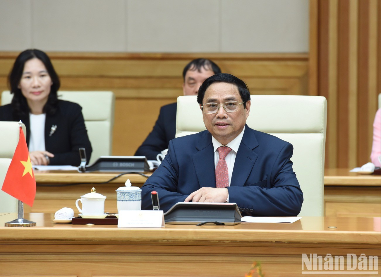 Minh Chinh interviene en la reunión.