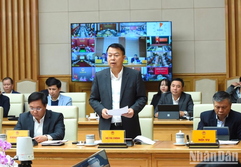 El representante del Ministerio de Finanzas interviene en la cita. El representante del Ministerio de Finanzas interviene en la cita.