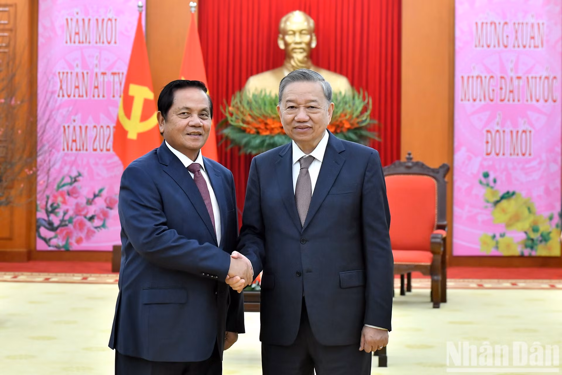 To Lam y Ouch Borith en el encuentro.