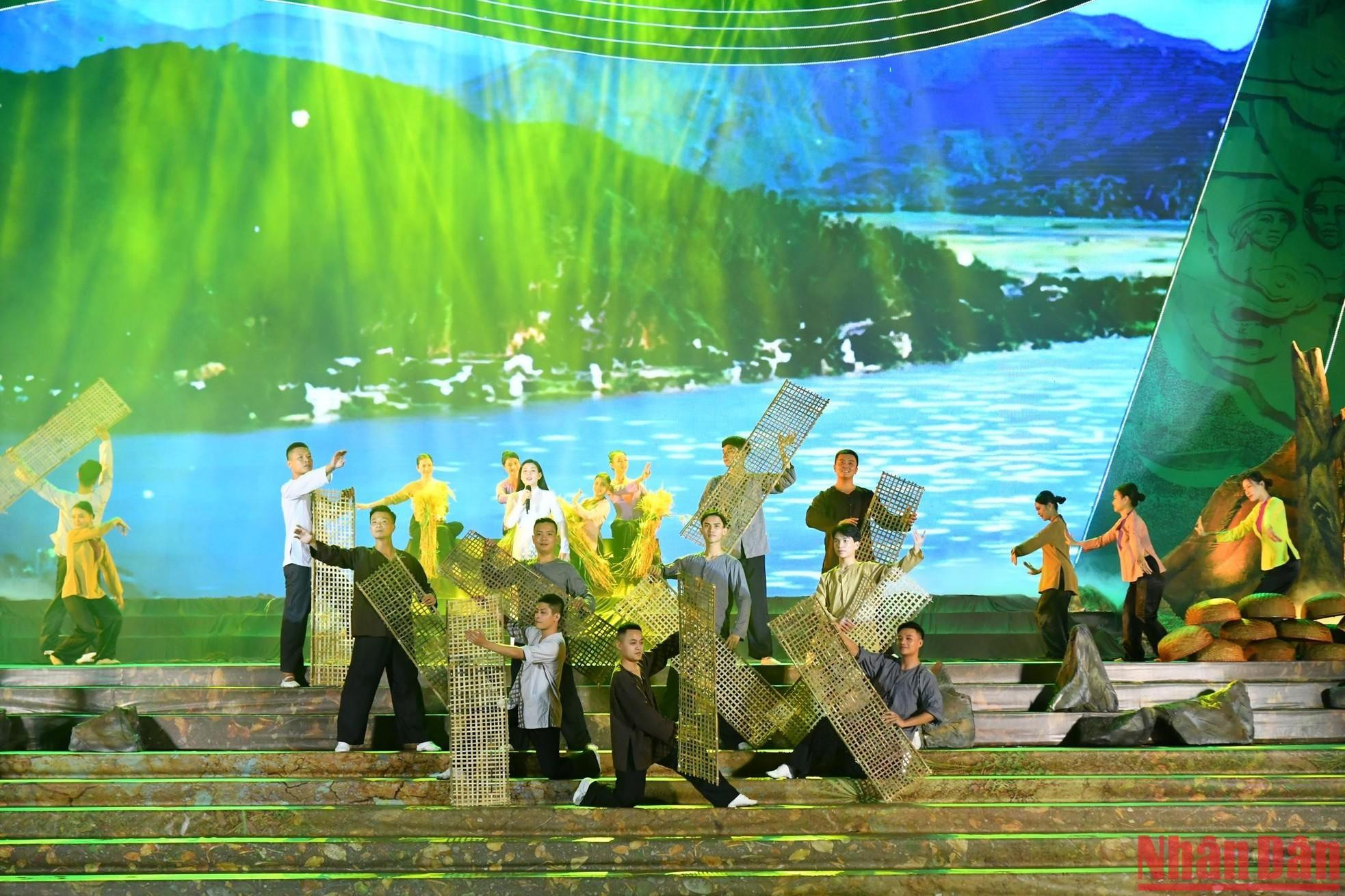 Cuenta con una coreografía destacada. Cuenta con una coreografía destacada.