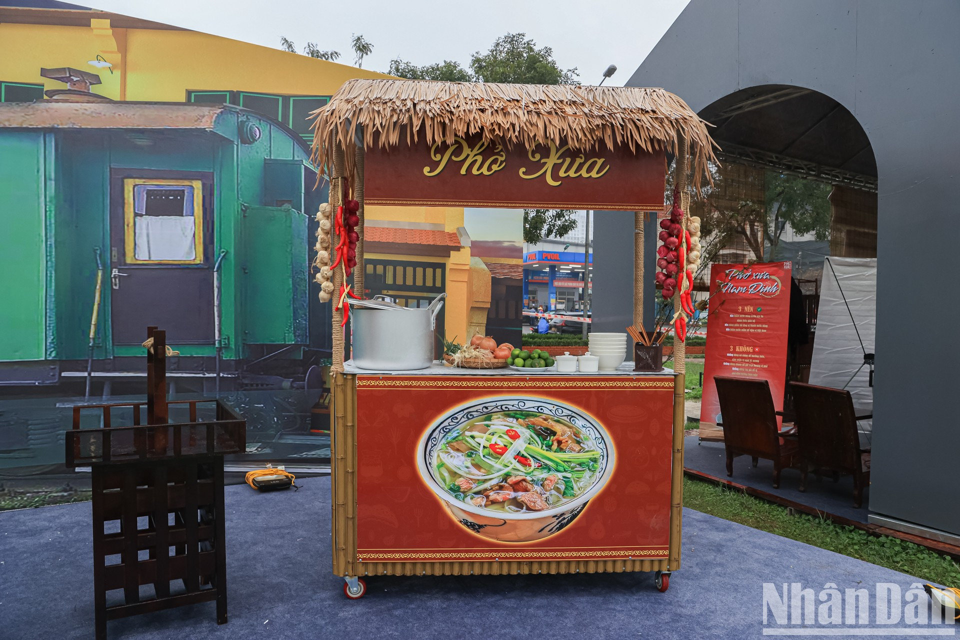 Los cocineros harán demostraciones de elaboración del Pho tradicional. Los cocineros harán demostraciones de elaboración del Pho tradicional.