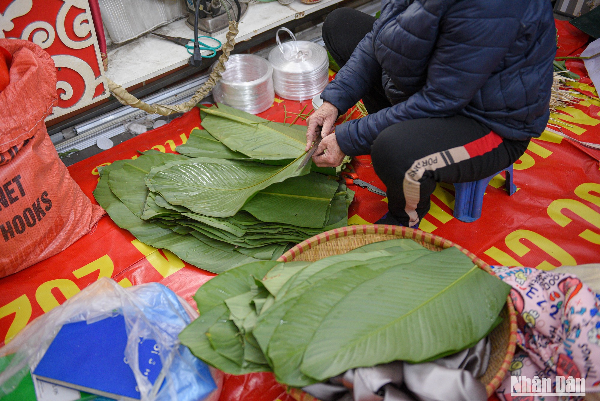 Los pasteles, envueltos en la hoja Dong, se consideran un plato típico del Tet o Año Nuevo Lunar en Vietnam. Los pasteles, envueltos en la hoja Dong, se consideran un plato típico del Tet o Año Nuevo Lunar en Vietnam.