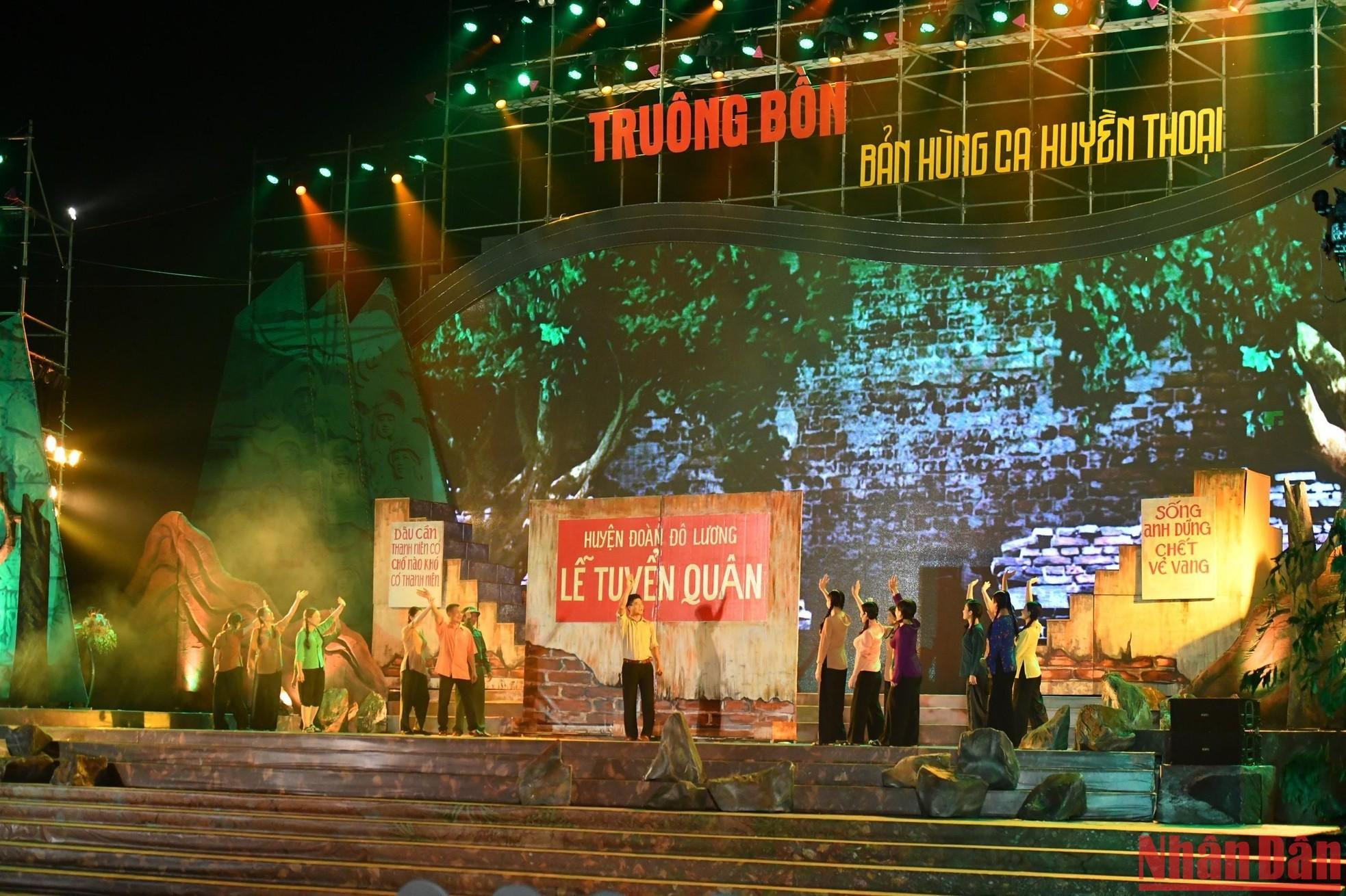 La obra teatral “Escarlata alba” brinda momentos llenos de emoción para la audiencia. La obra teatral “Escarlata alba” brinda momentos llenos de emoción para la audiencia.