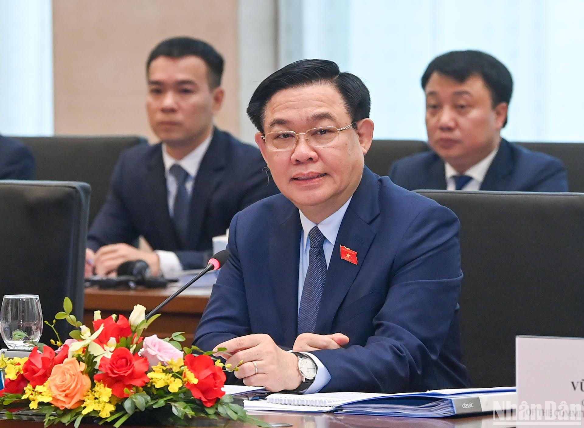 El presidente legistativo vietnamita habla en el encuentro.