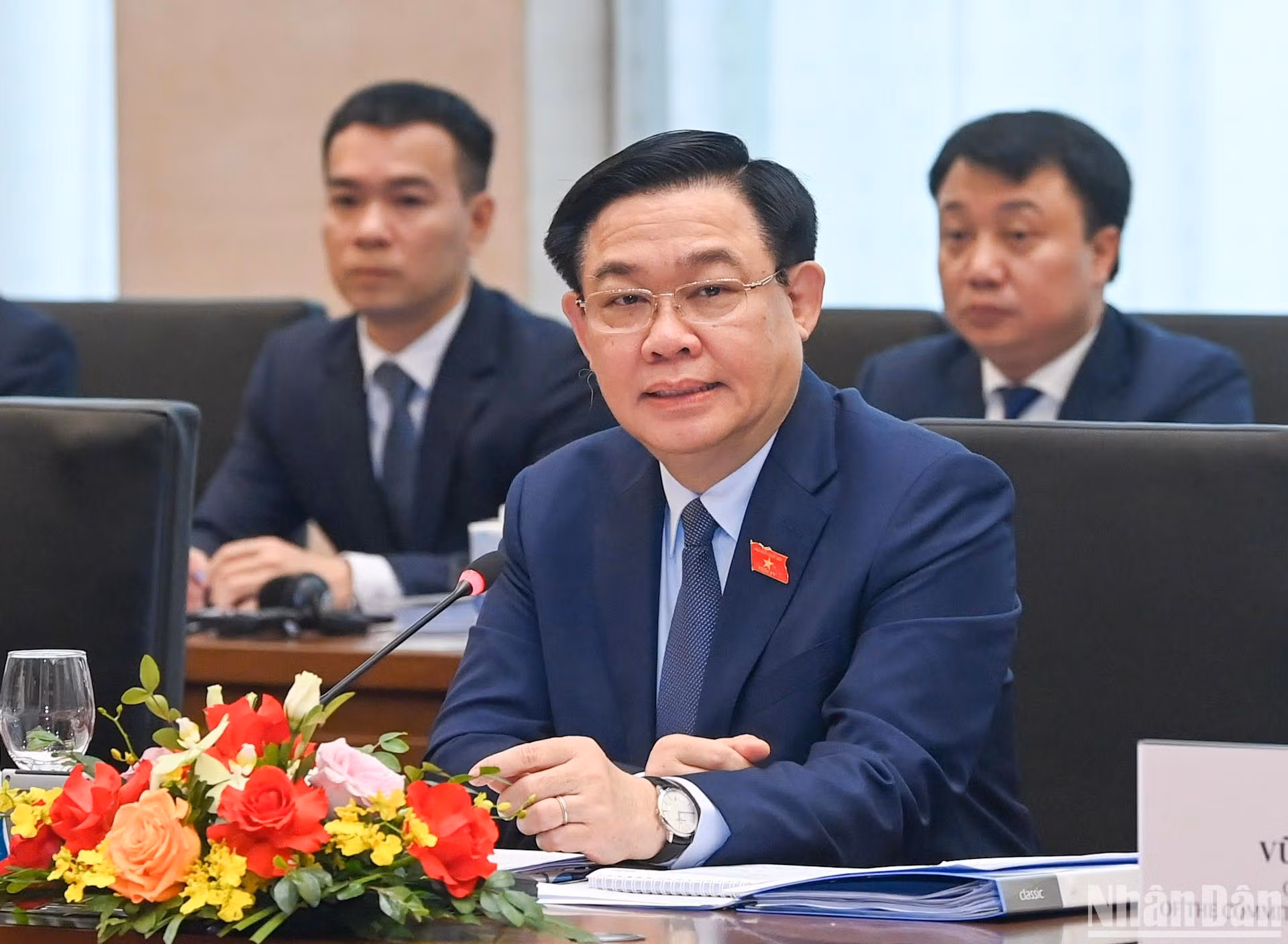 El presidente legistativo vietnamita habla en el encuentro.