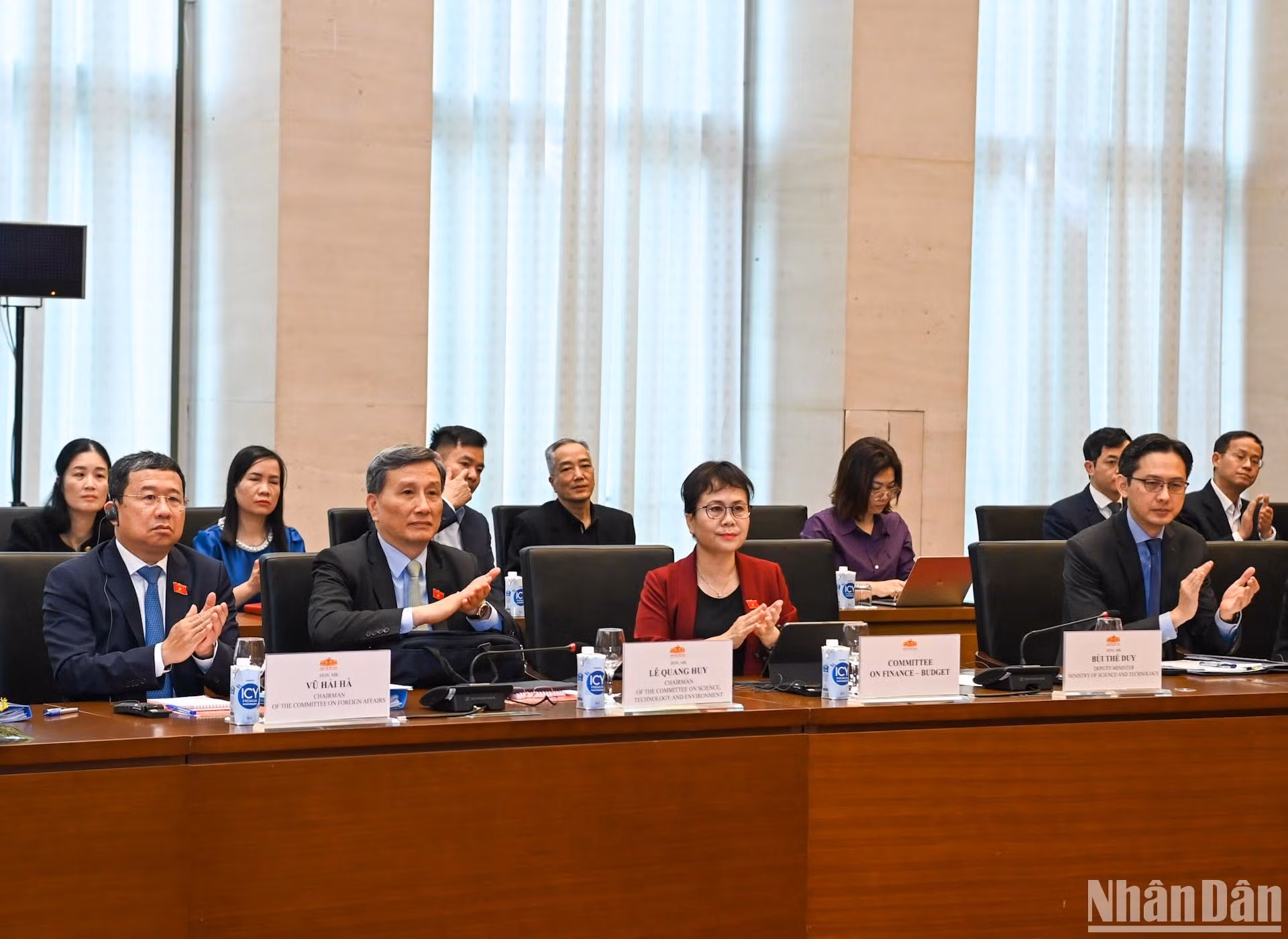 Representantes de los ministerios y sectores vietnamitas en el evento.