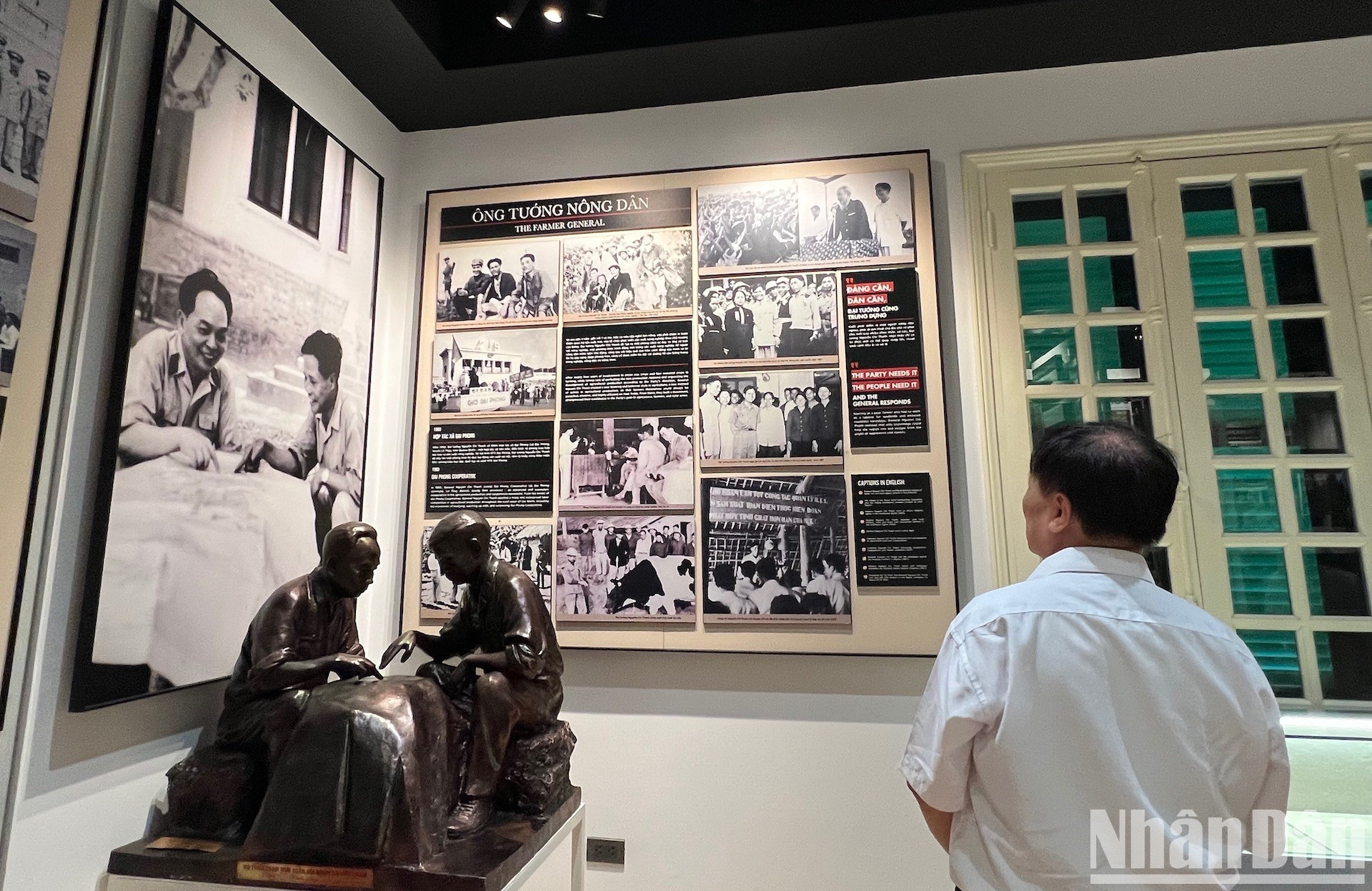 Los visitantes conocen la historia a través de páginas como estas.