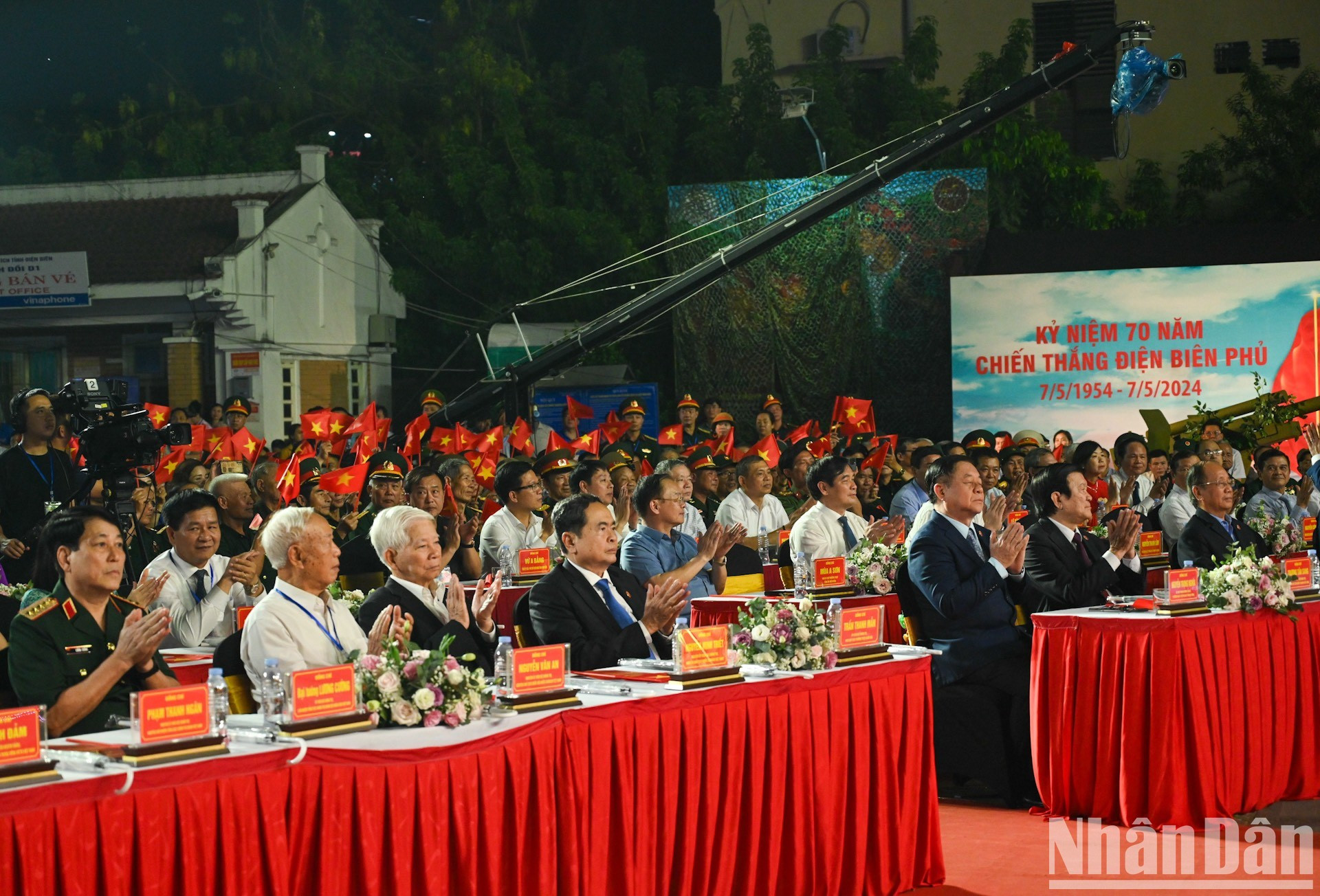 A la celebración en Dien Bien asisten numerosos actuales y antiguos dirigentes del país.