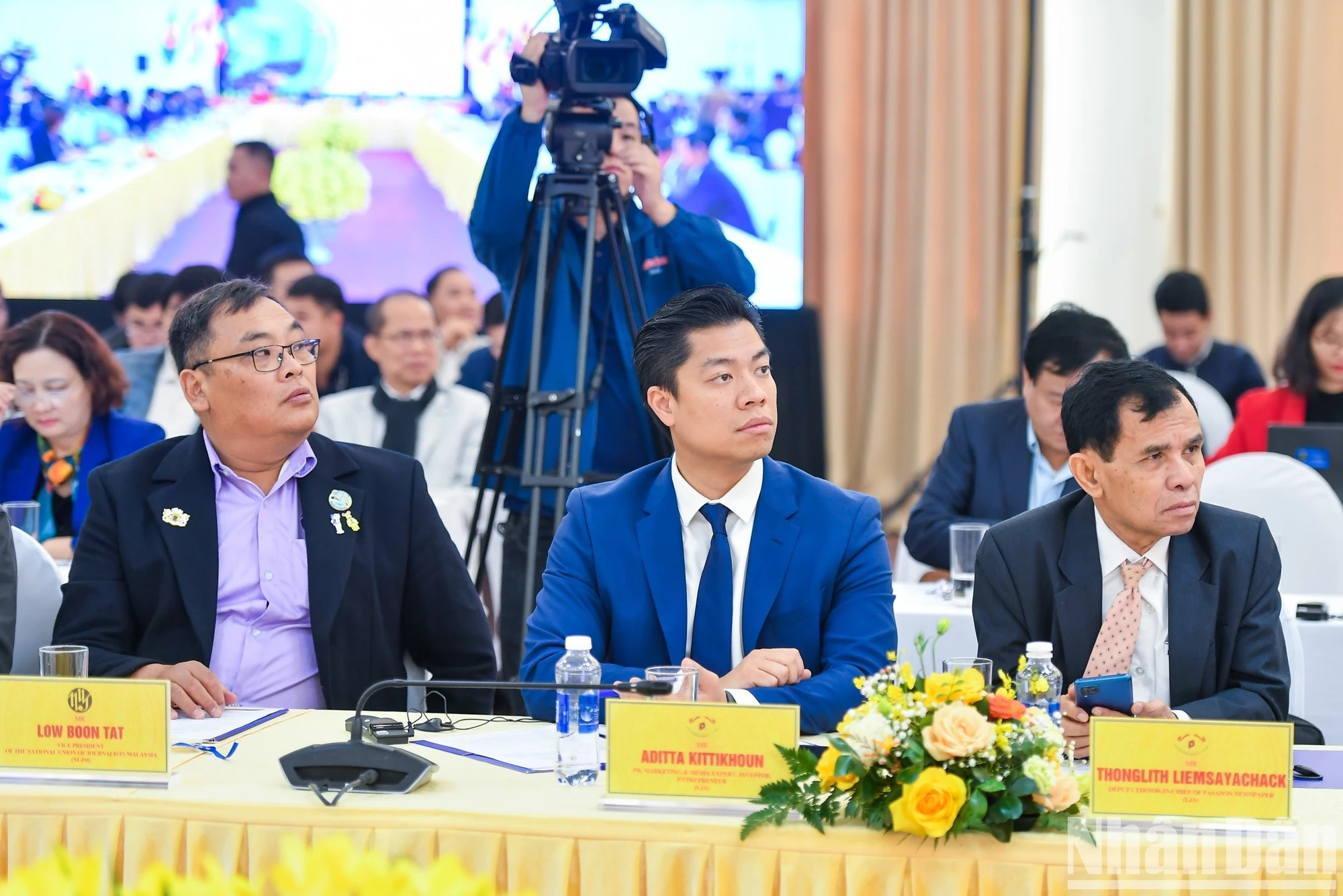 Representantes de agencias de noticias extranjeras. Representantes de agencias de noticias extranjeras.