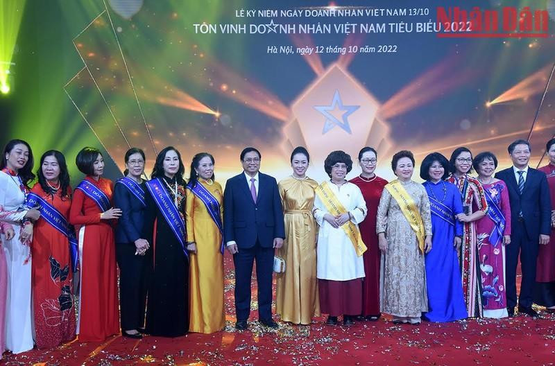 El primer ministro y las empresarias.