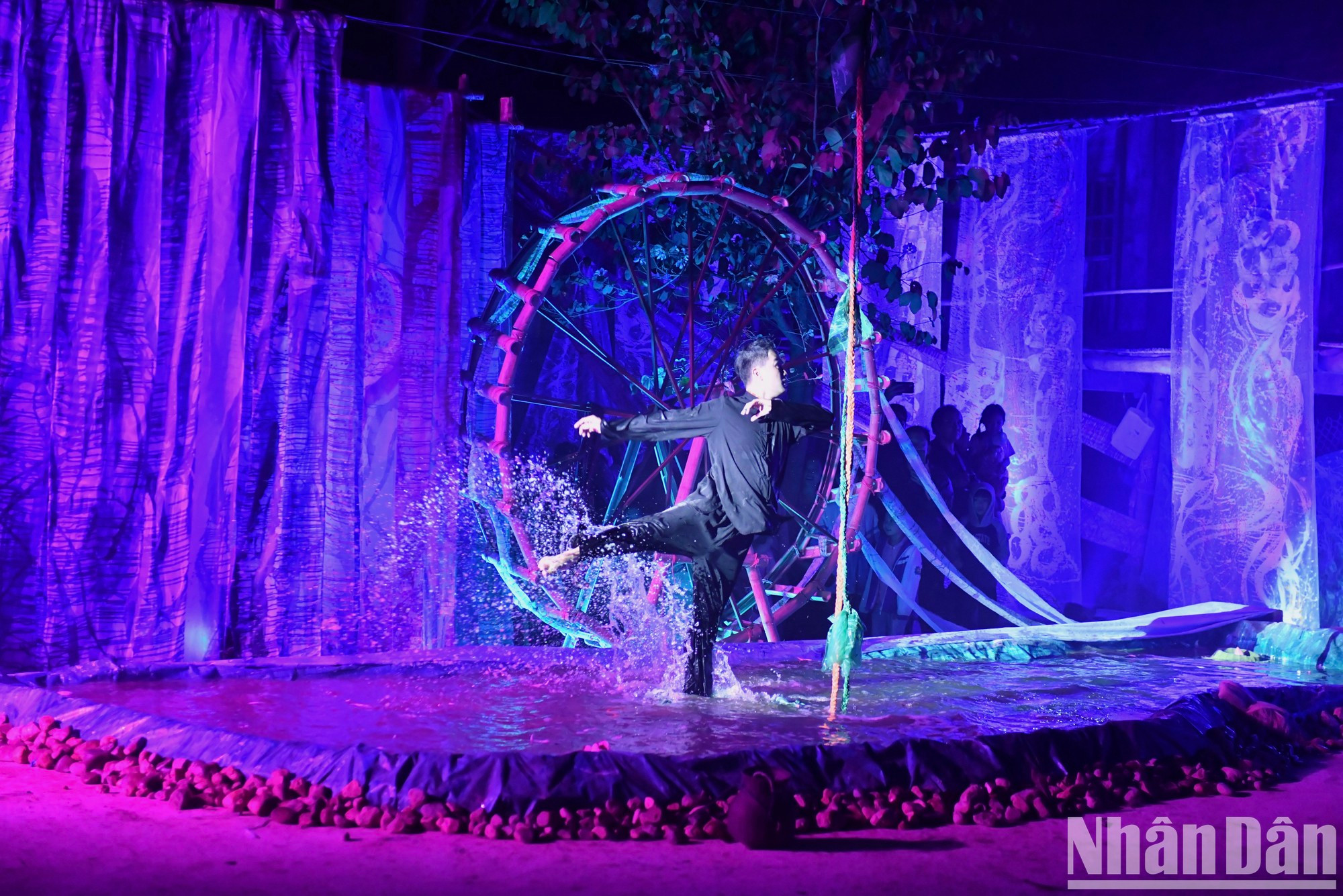 Una escena del espectáculo. Una escena del espectáculo.