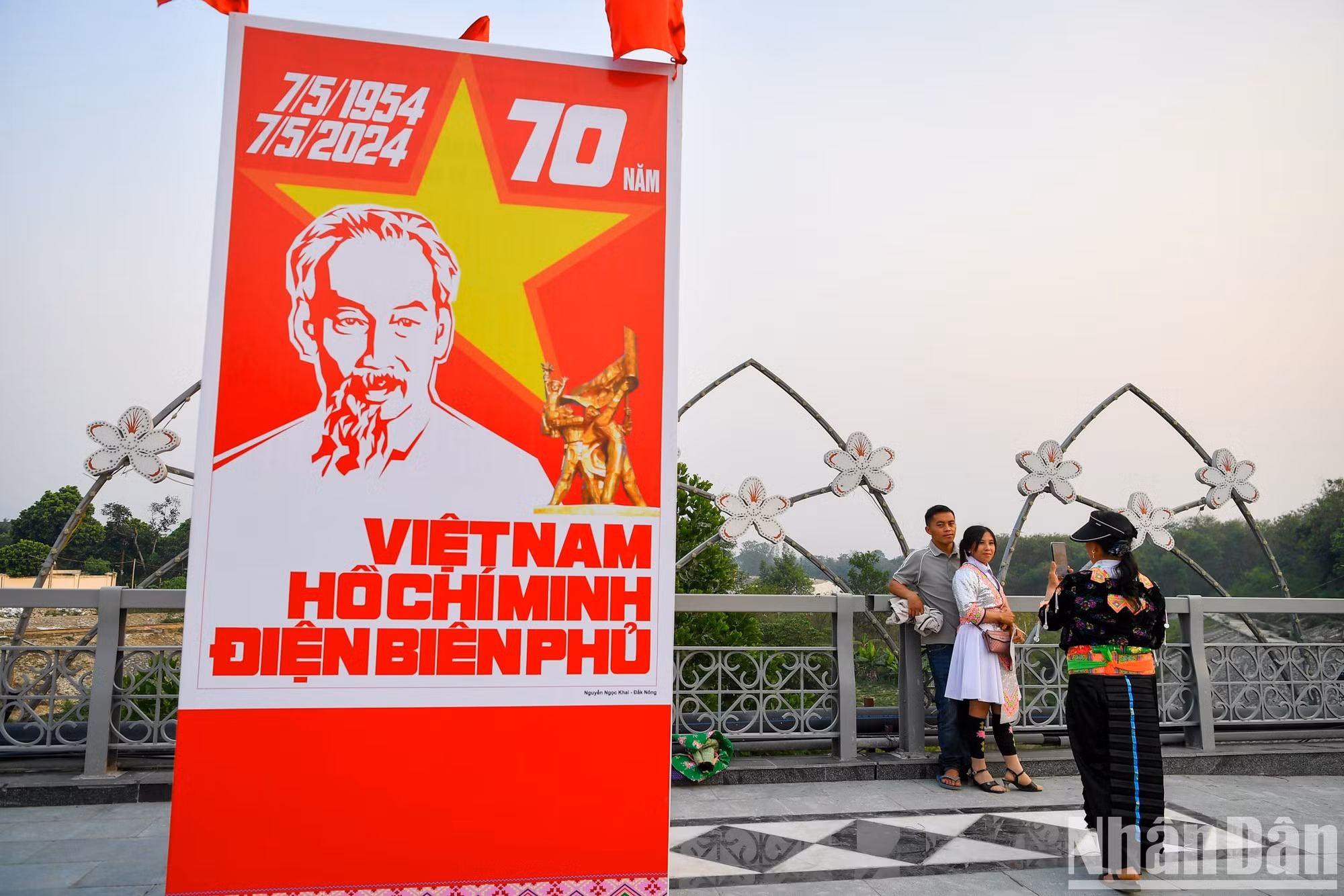 Carteles del Presidente Ho Chi Minh y el general Vo Nguyen Giap.