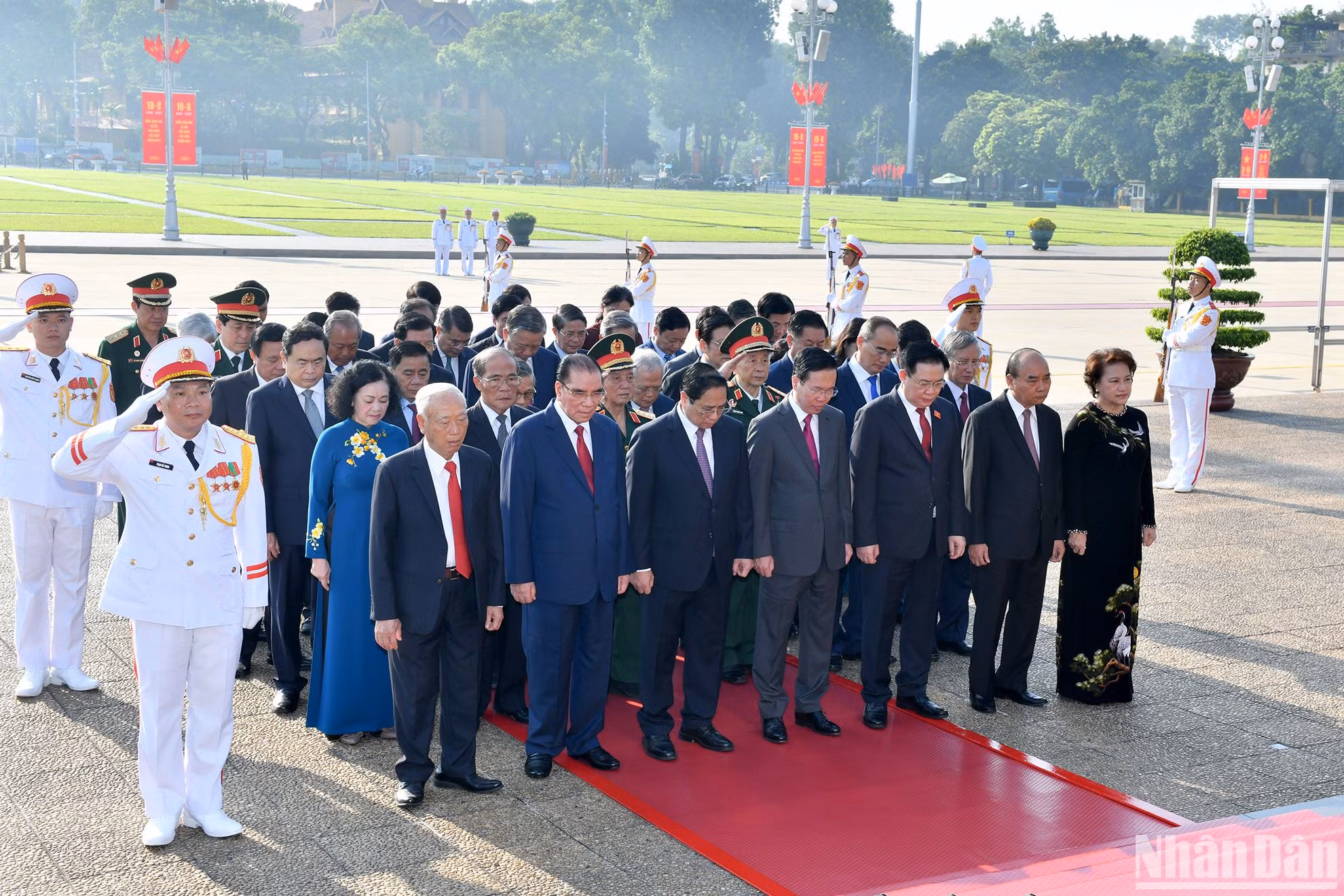 [Foto] Dirigentes vietnamitas rinden homenaje al Presidente Ho Chi Minh