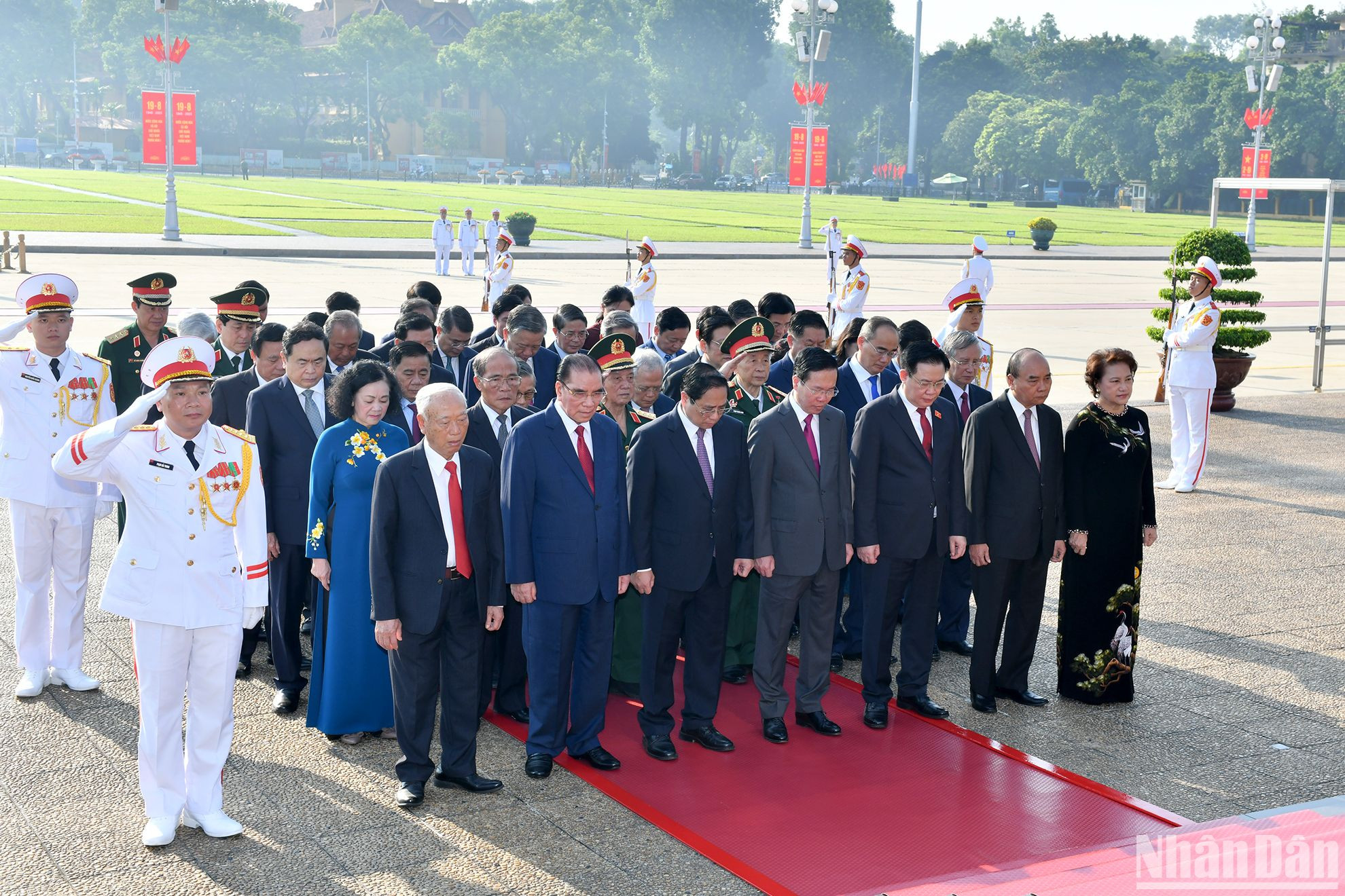 [Foto] Dirigentes vietnamitas rinden homenaje al Presidente Ho Chi Minh