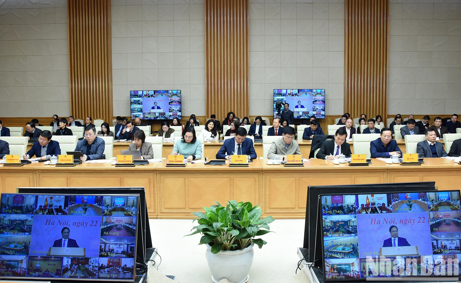 La conferencia tiene lugar de forma presencial y virtual.