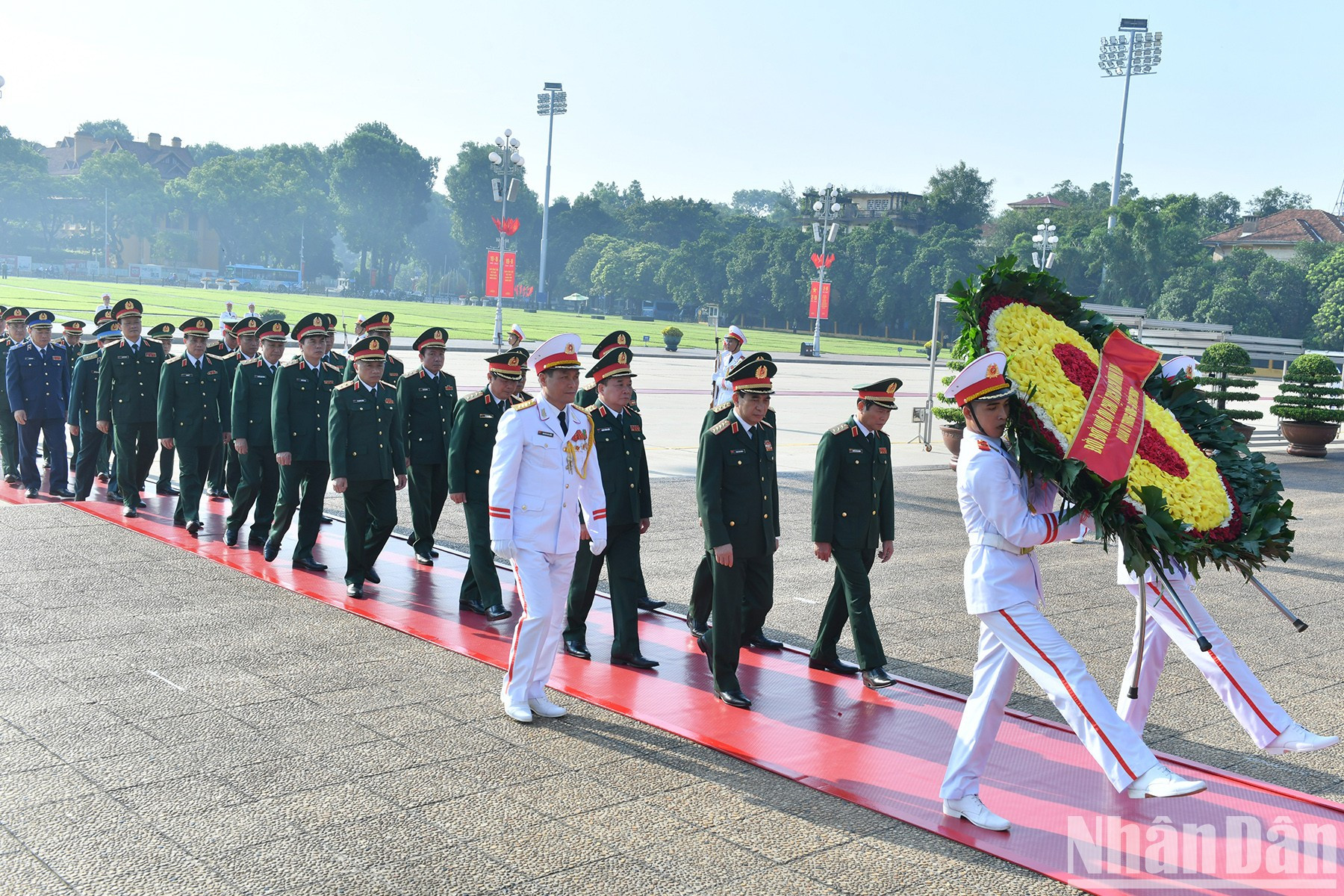 La delegación militar entra al Mausoleo de Ho Chi Minh. La delegación militar entra al Mausoleo de Ho Chi Minh.