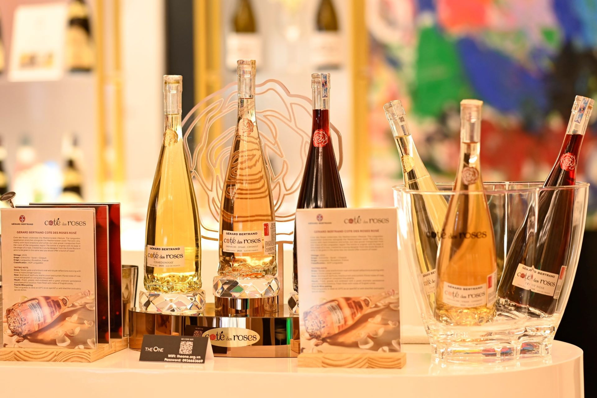 Cada plato se sirve con el vino adecuado.