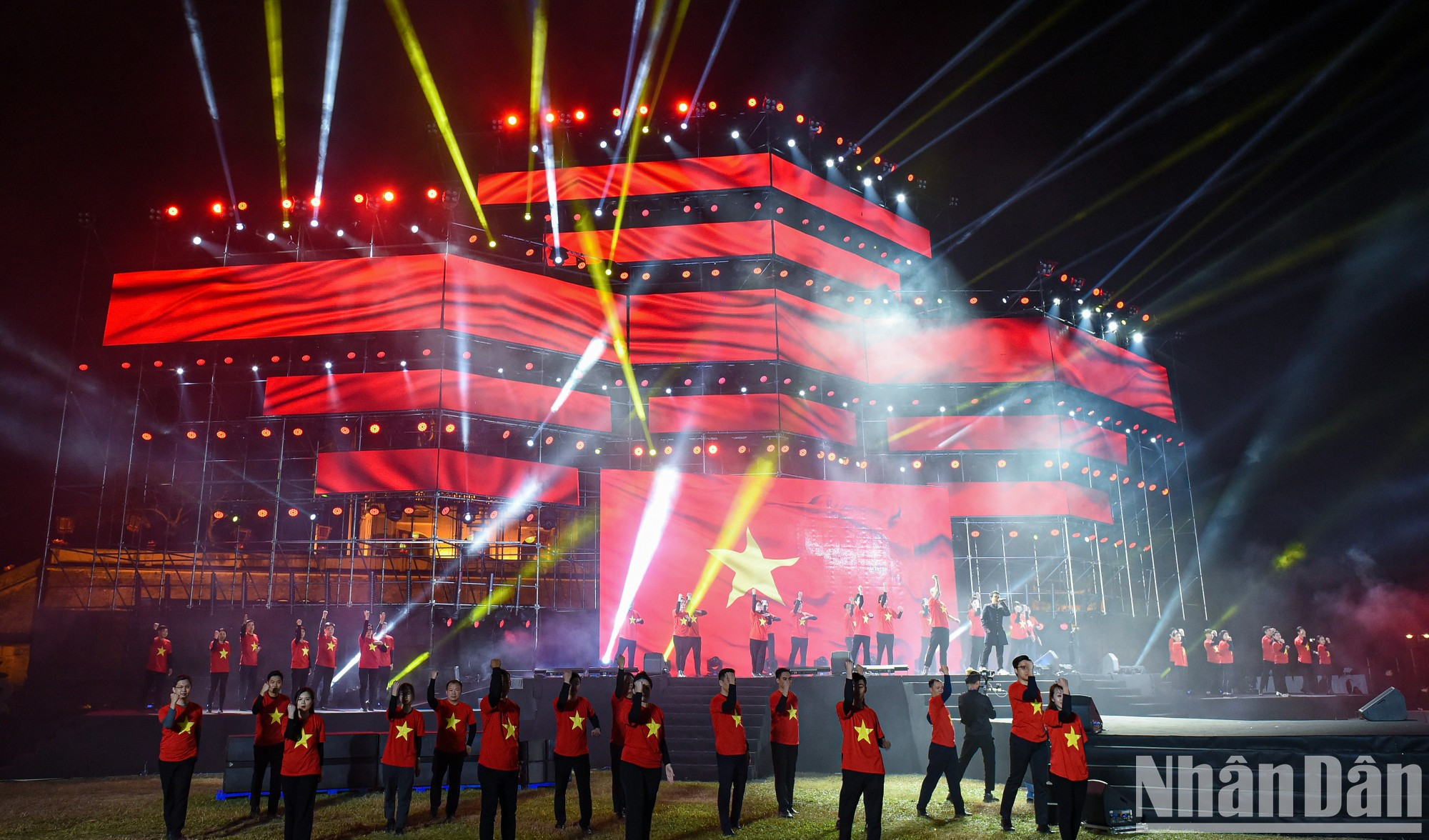 Espectáculos artísticos dan la bienvenida al 2023.