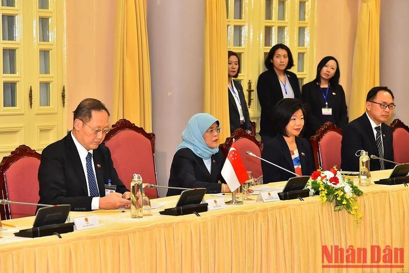 La presidenta Halimah Yacob habla en la conversación. La presidenta Halimah Yacob habla en la conversación.