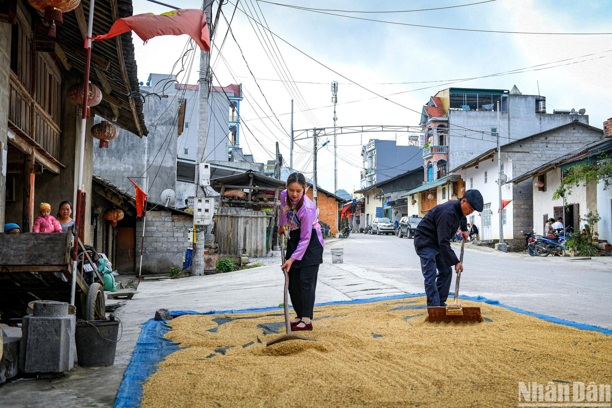 Los Hoa en Pho Bang viven principalmente de la agricultura y los negocios.