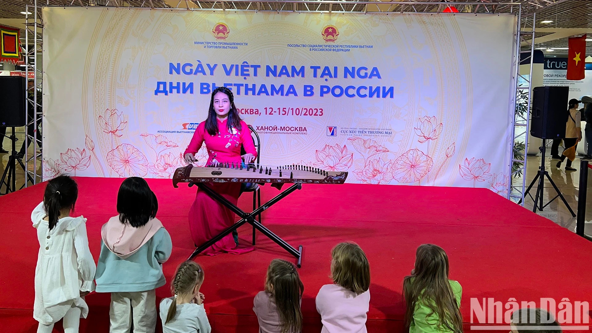 Se presentan instrumentos tradicionales.