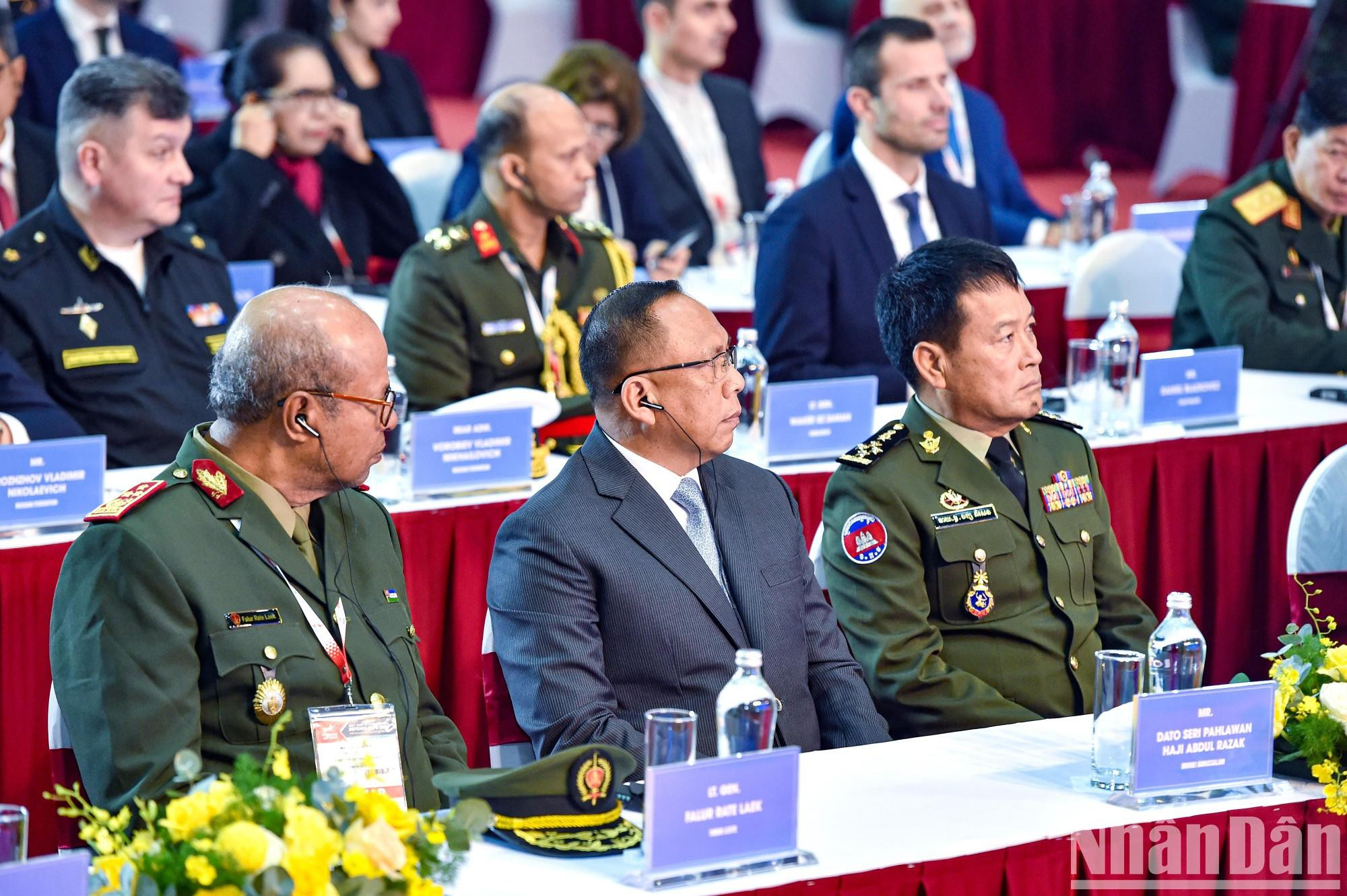 Entre los delegados internacionales se encuentran el general Chansamon Chanlyathy, vicepremier y ministro de Defensa de Laos; Saikhanbayar Gursed, el ministro de Defensa de Mongolia; el general de División Víctor Rojo Ramos, jefe de la Dirección Política de las Fuerzas Armadas Revolucionarias de Cuba; representantes del Ministerio de Defensa de Vietnam y altos oficiales del ejército. Entre los delegados internacionales se encuentran el general Chansamon Chanlyathy, vicepremier y ministro de Defensa de Laos; Saikhanbayar Gursed, el ministro de Defensa de Mongolia; el general de División Víctor Rojo Ramos, jefe de la Dirección Política de las Fuerzas Armadas Revolucionarias de Cuba; representantes del Ministerio de Defensa de Vietnam y altos oficiales del ejército.