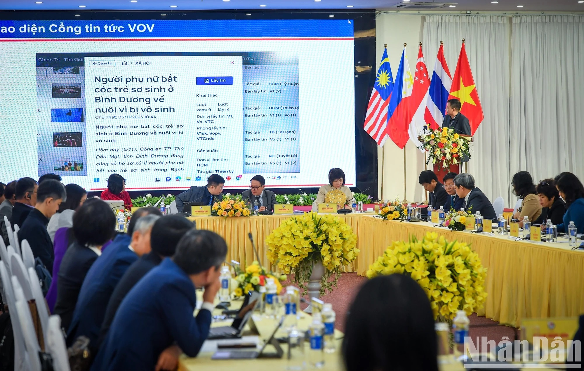 Los delegados intercambian acerca de asuntos relacionados con la transformación digital y la gestión de la redacción digital. Los delegados intercambian acerca de asuntos relacionados con la transformación digital y la gestión de la redacción digital.