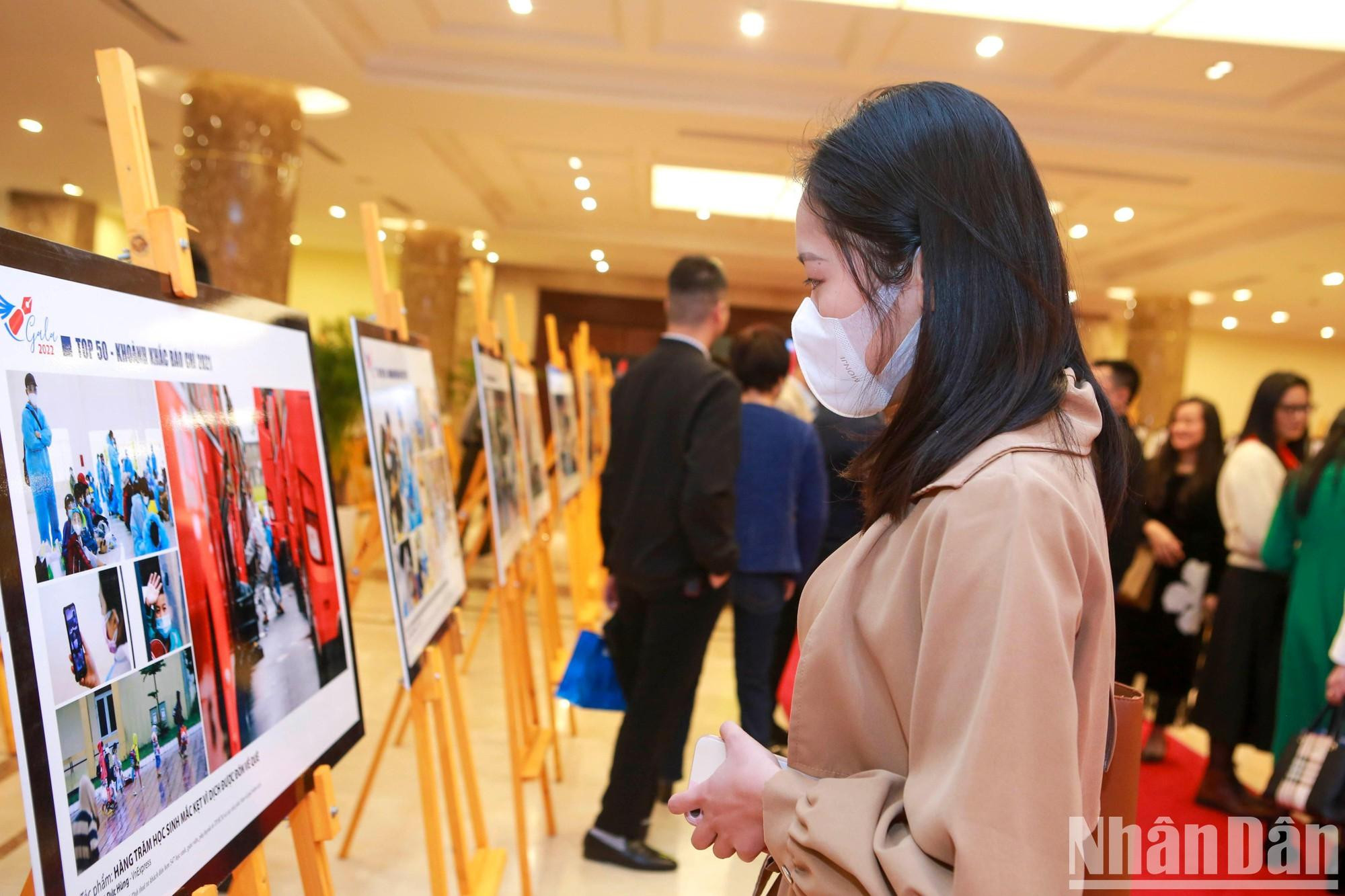 De acuerdo con el comité organizador, las obras participantes demuestran el espíritu valiente y humanitario de los fotógrafos.