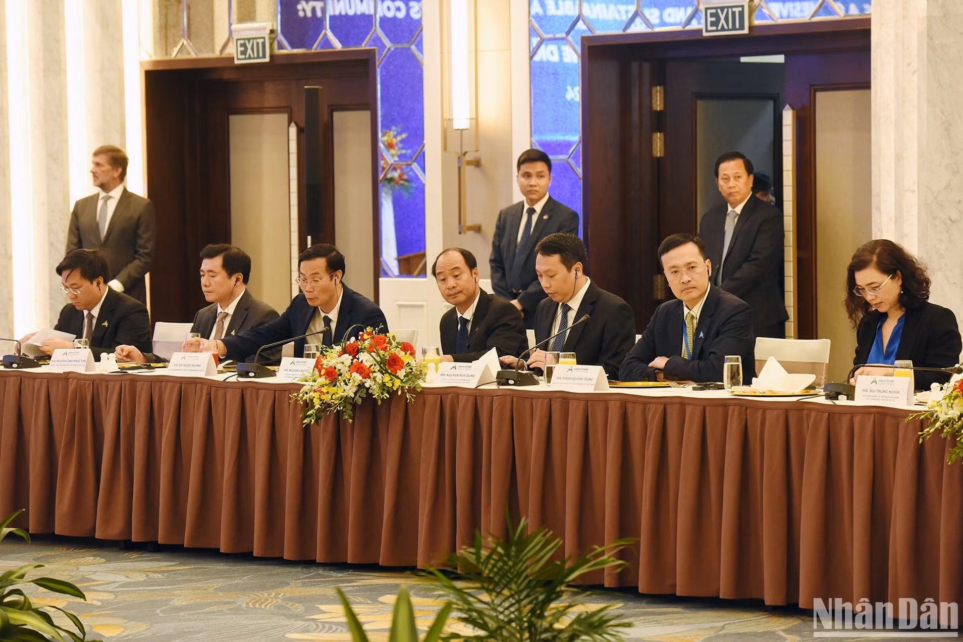 Representantes de los ministerios y sectores. Representantes de los ministerios y sectores.