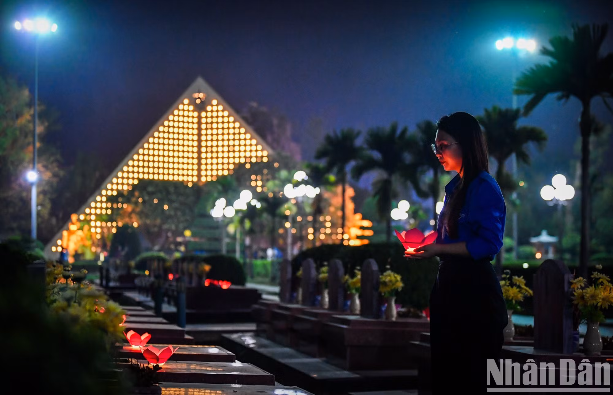 Al evento asisten más de 200 miembros de la Unión de Jóvenes Comunistas de Ho Chi Minh de la provincia de Dien Bien, junto a otro 33 de Tien Giang.