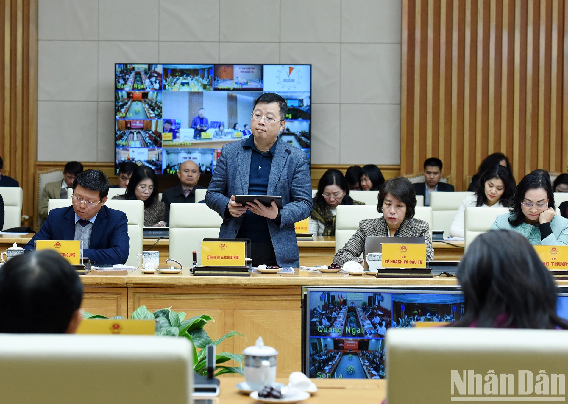 El viceministro de Información y Comunicación Nguyen Thanh Lam exhorta a los sectores impulsar el desarrollo de las industrias culturales.