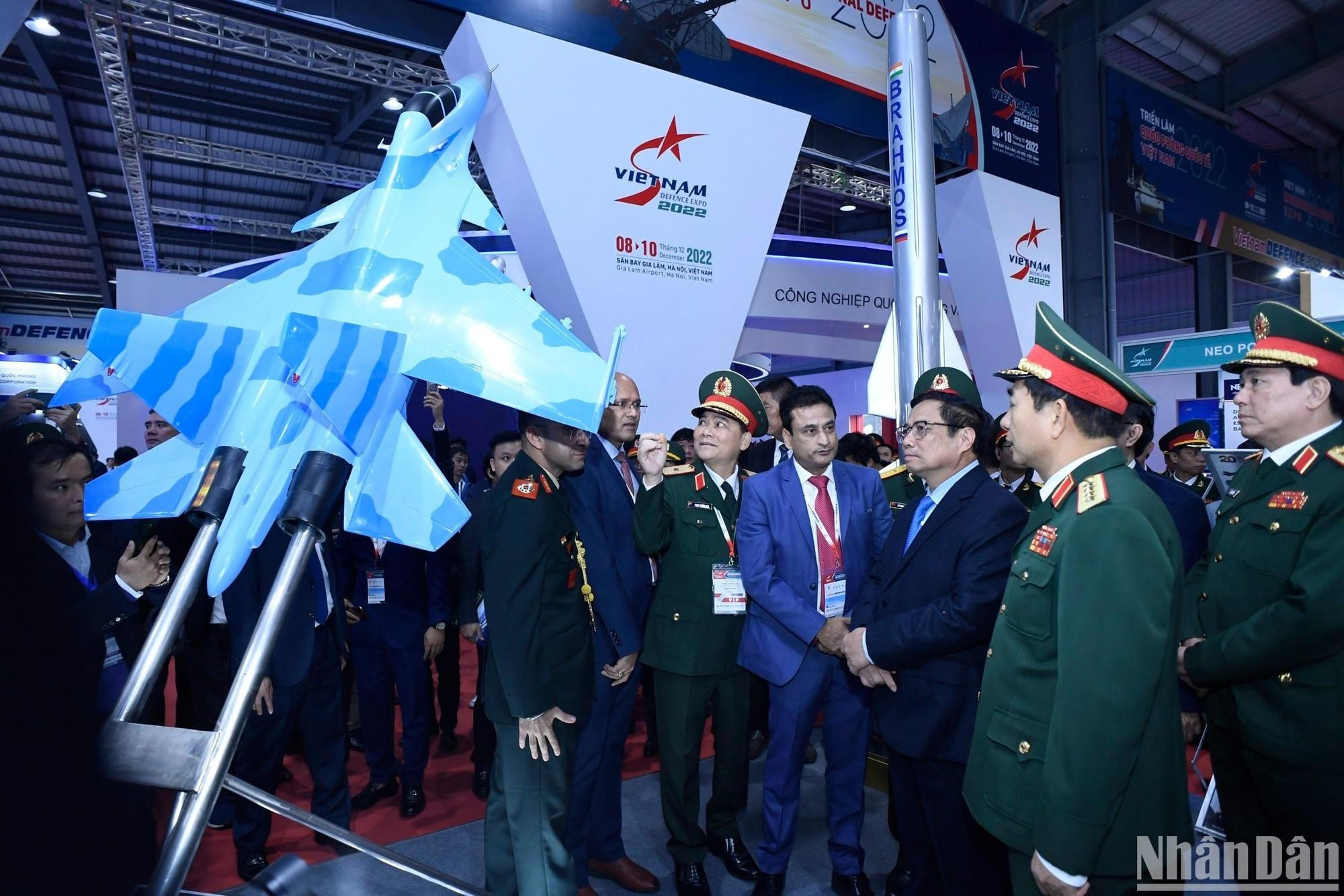 La exposición tiene lugar del 8 al 10 de diciembre. El evento atrae a más de 170 participantes de 30 países. Se presentan aquí diversos armamentos y soluciones tecnológicas. La exposición tiene lugar del 8 al 10 de diciembre. El evento atrae a más de 170 participantes de 30 países. Se presentan aquí diversos armamentos y soluciones tecnológicas.