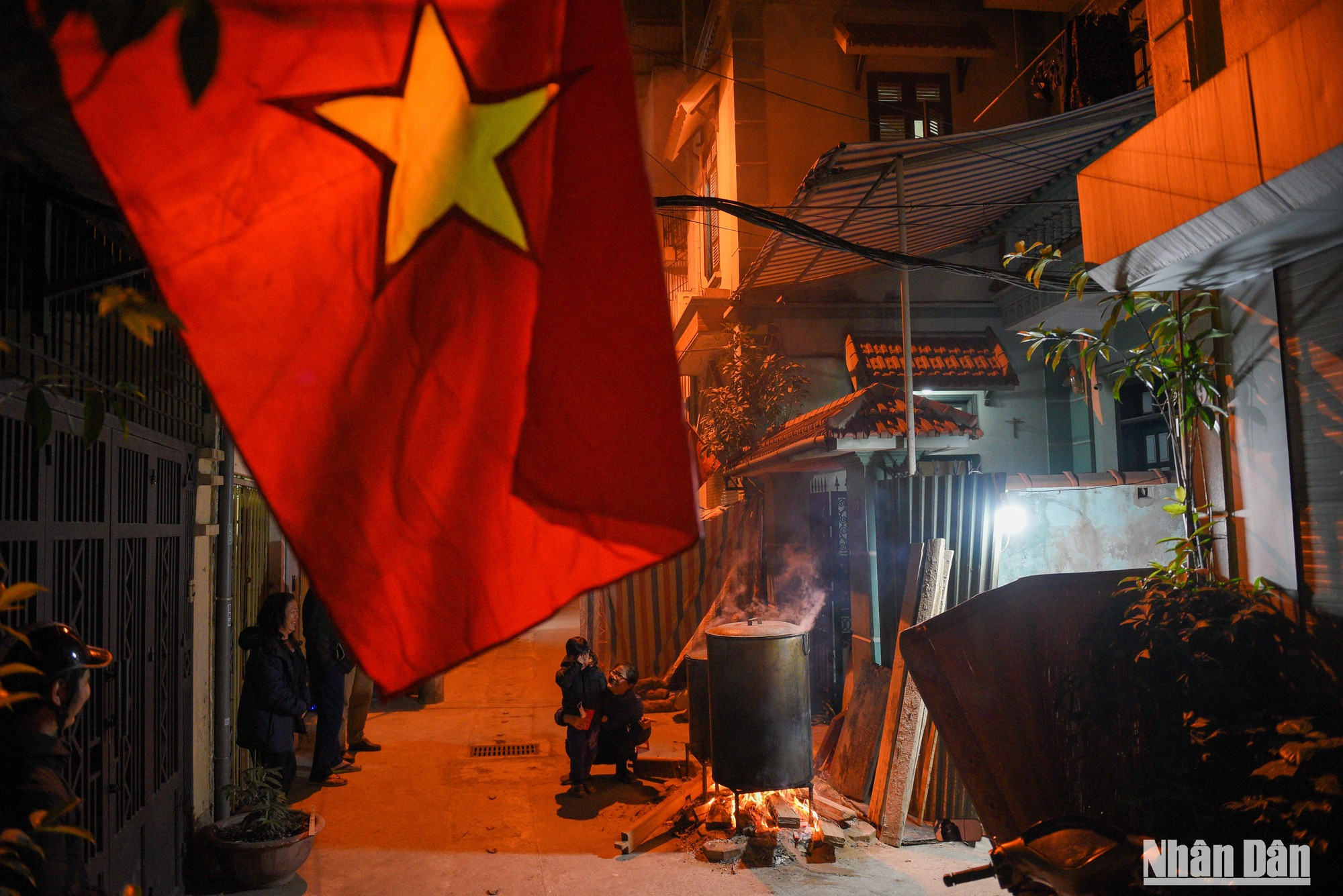 El pastel de arroz glutinoso es un rasgo cultural peculiar y un plato tradicional de Vietnam en los días del Año Nuevo Lunar. El pastel de arroz glutinoso es un rasgo cultural peculiar y un plato tradicional de Vietnam en los días del Año Nuevo Lunar.