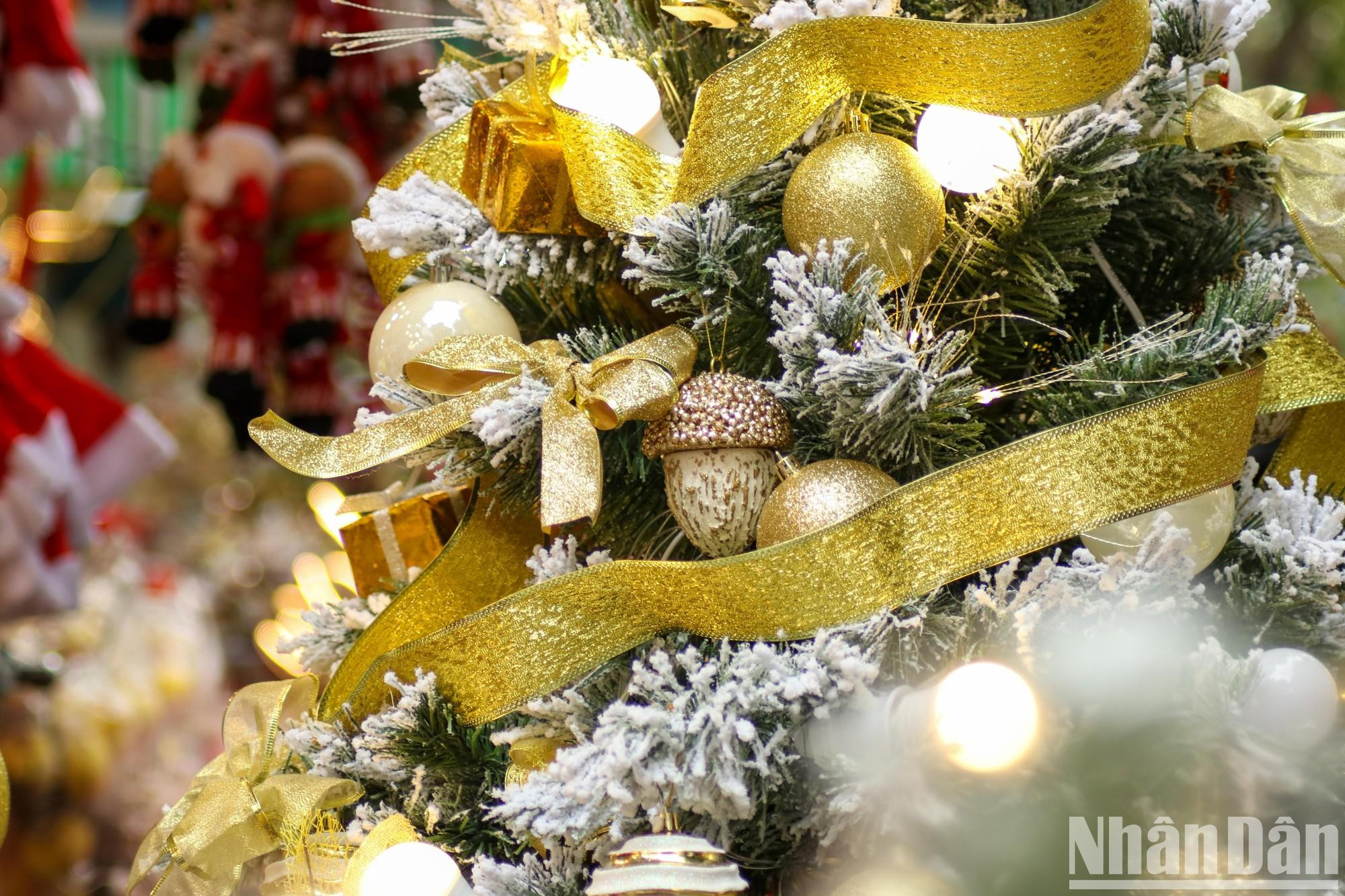 Los adornos navideños de este año parecen más atractivos que los del pasado. Los adornos navideños de este año parecen más atractivos que los del pasado.