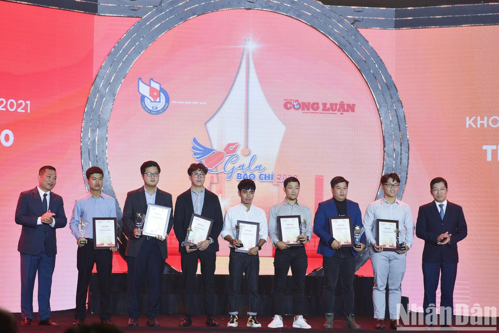 La entrega de premios para los mejores 10 autores.