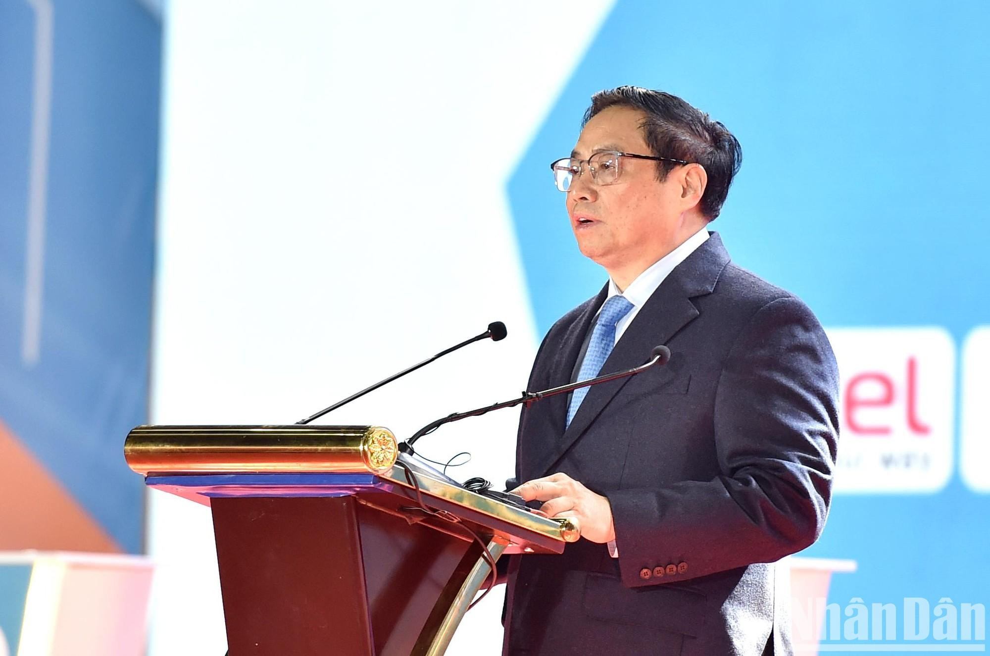 El primer ministro Pham Minh Chinh interviene en la inauguración. El primer ministro Pham Minh Chinh interviene en la inauguración.