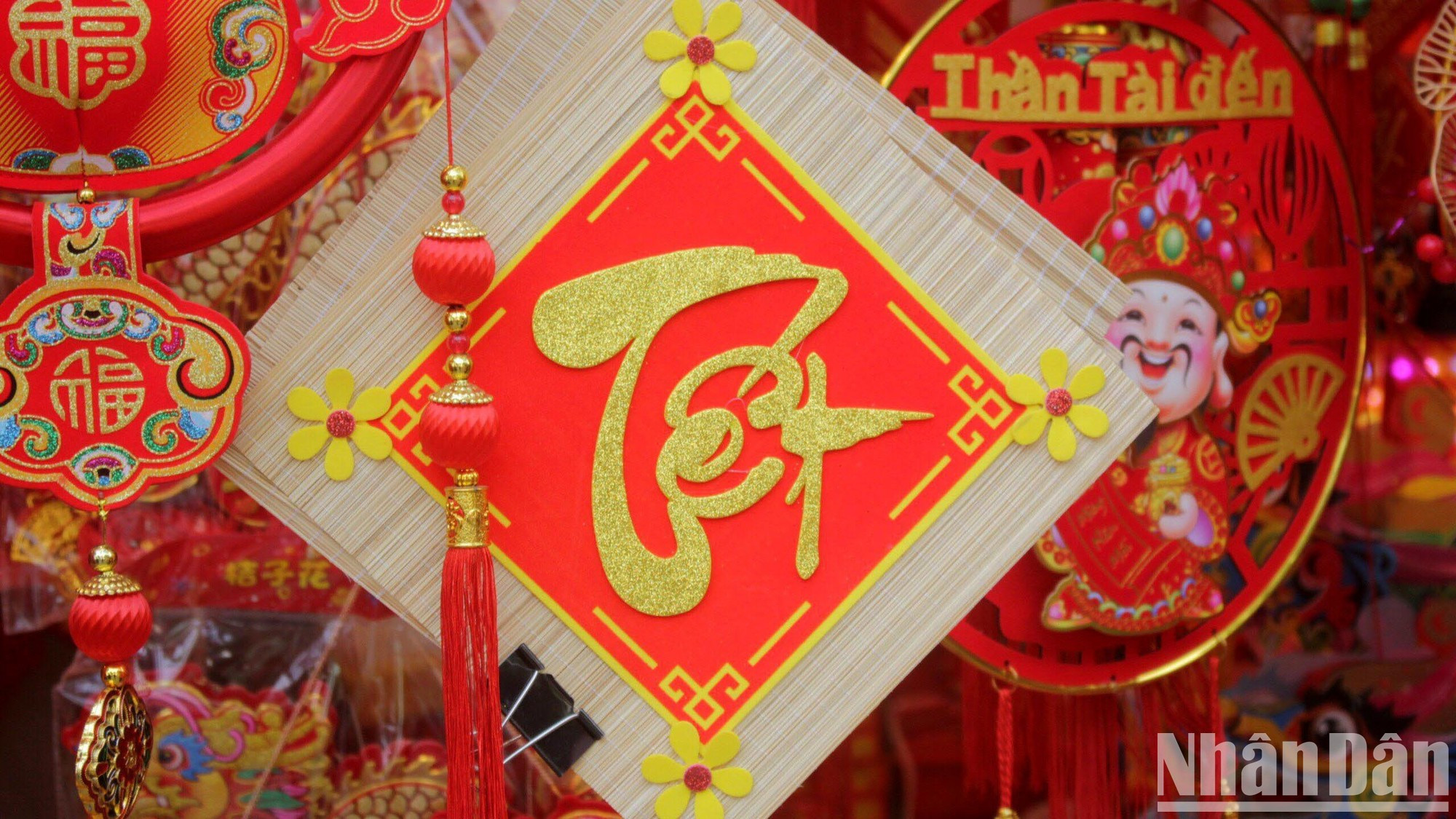 Los productos típicos del Tet vietnamita, con diversas formas y colores. Los productos típicos del Tet vietnamita, con diversas formas y colores.